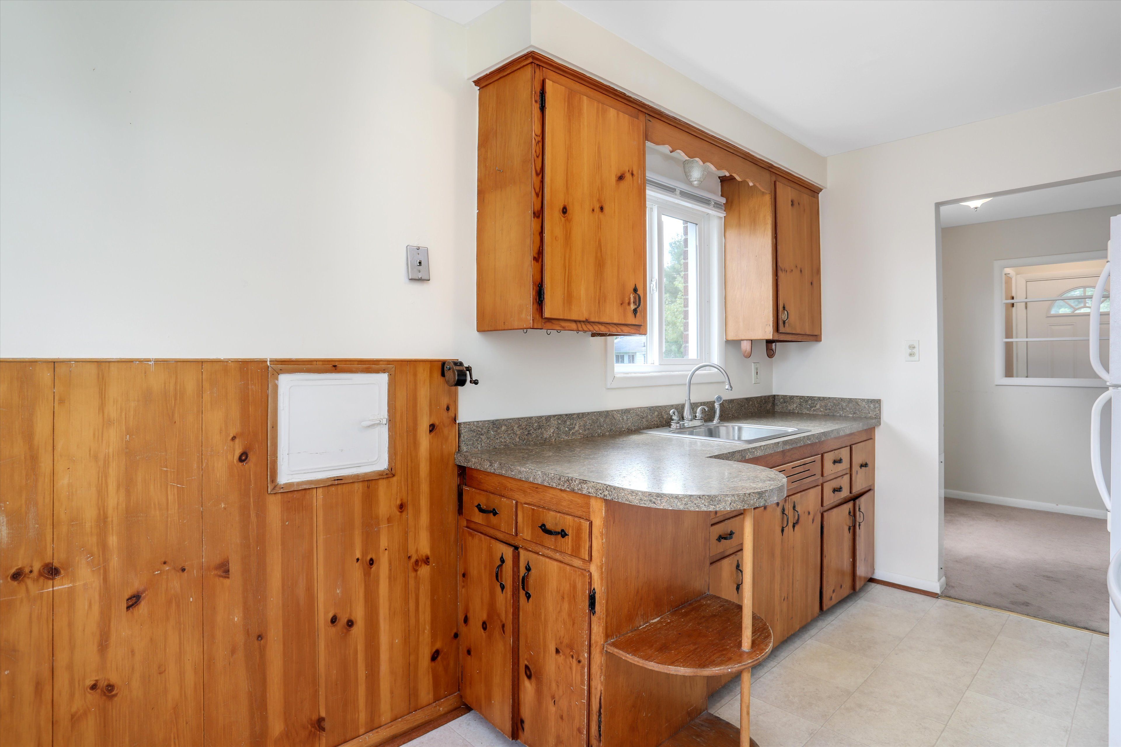 1242 N Stephen Avenue