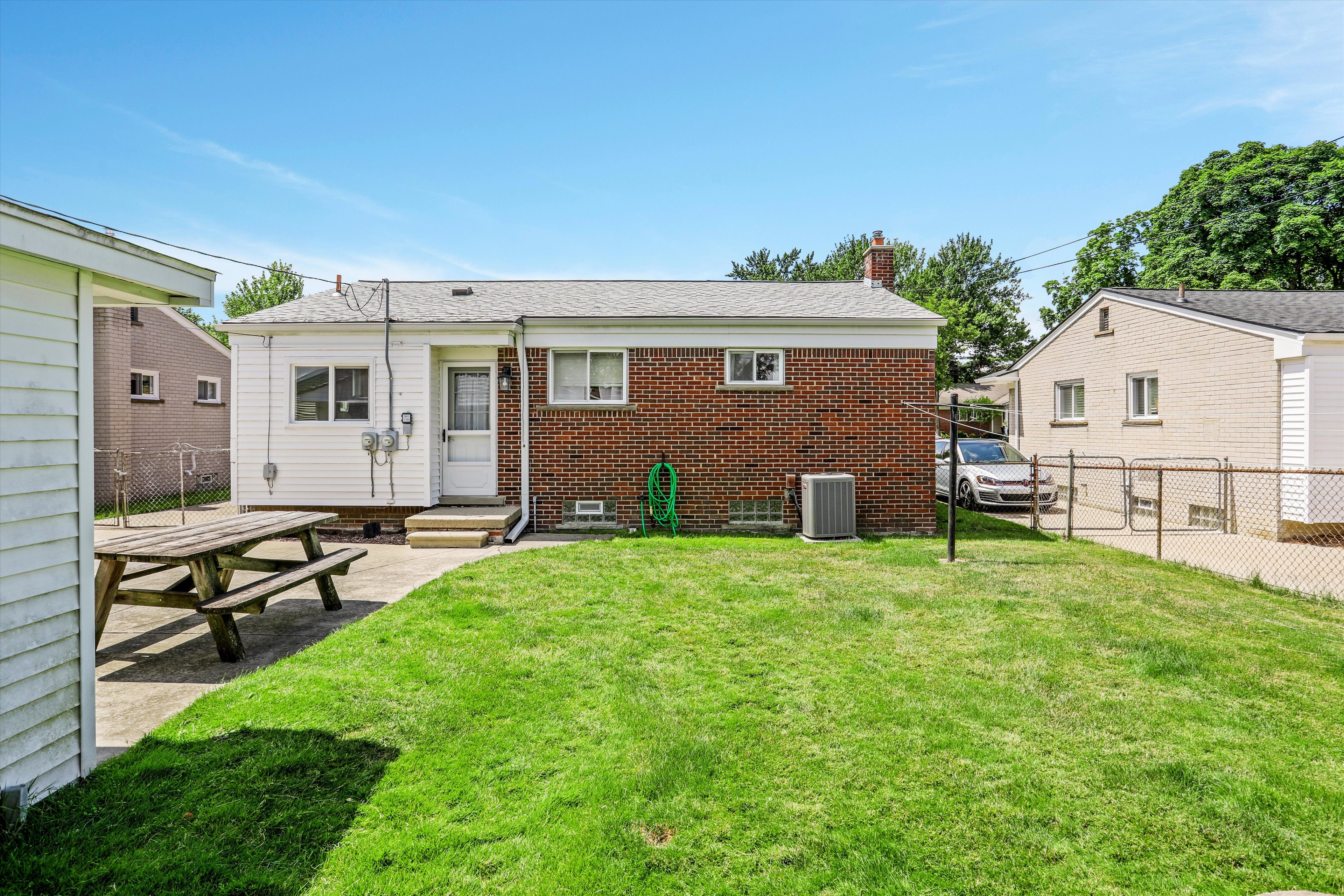 1242 N Stephen Avenue