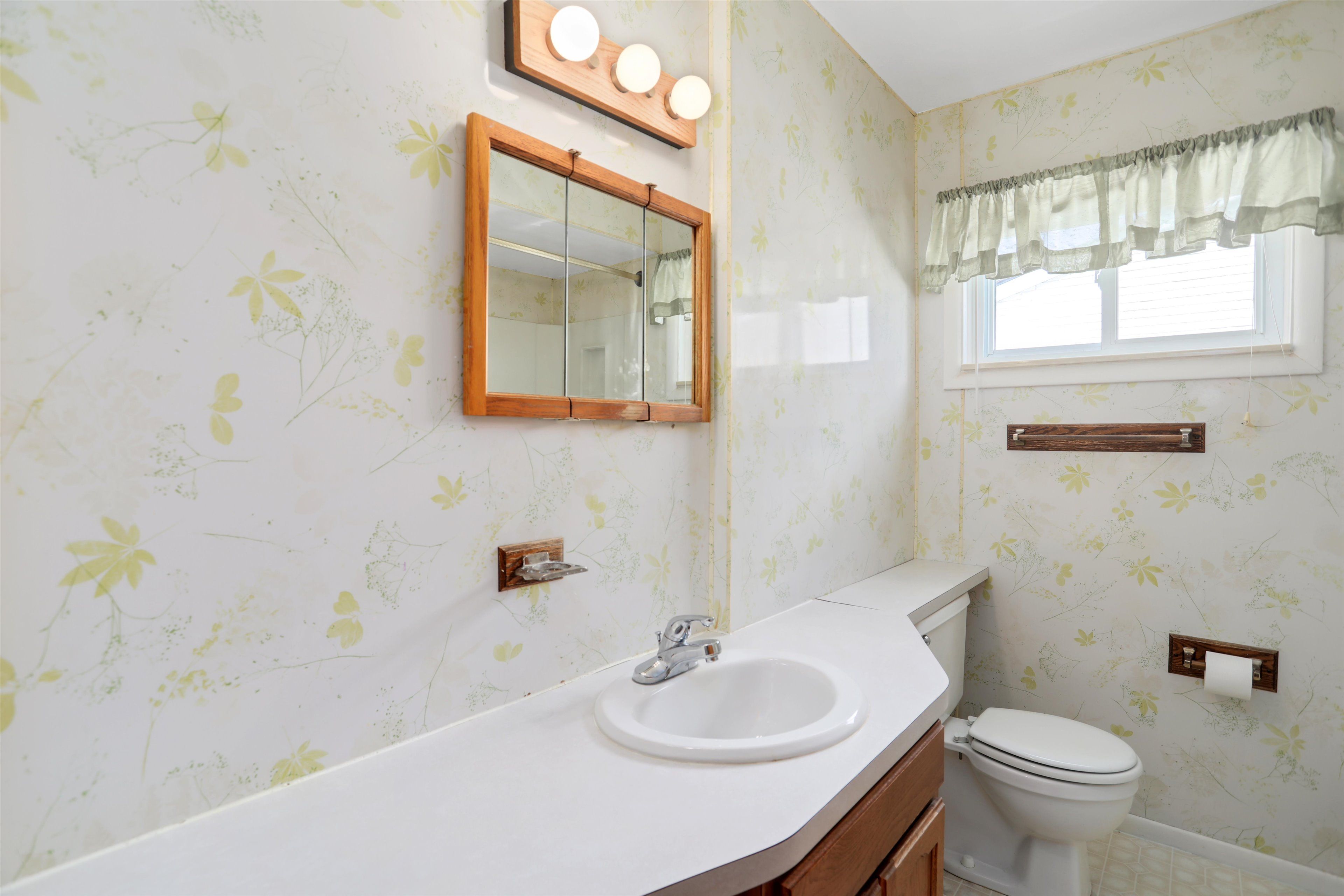 1242 N Stephen Avenue