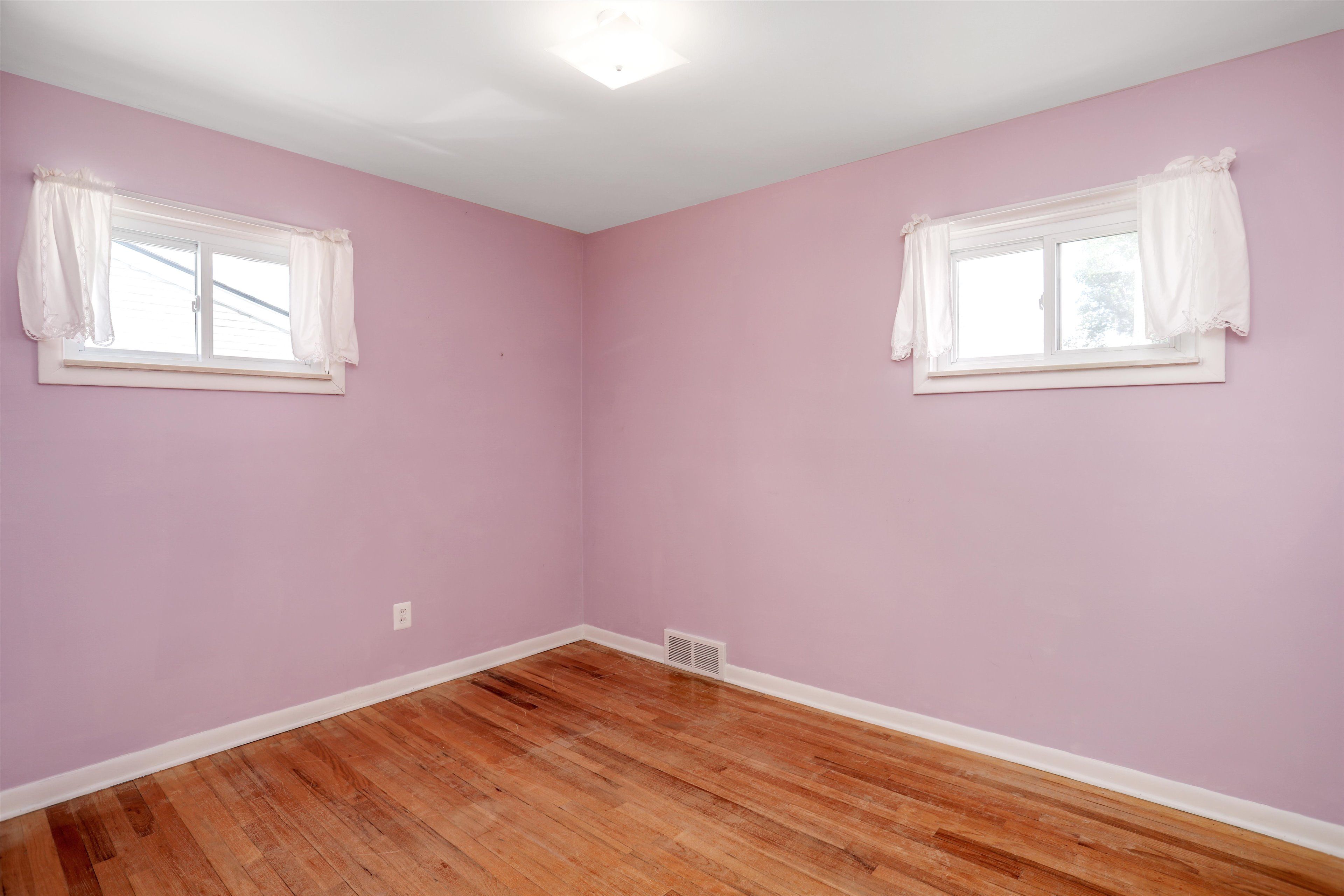 1242 N Stephen Avenue