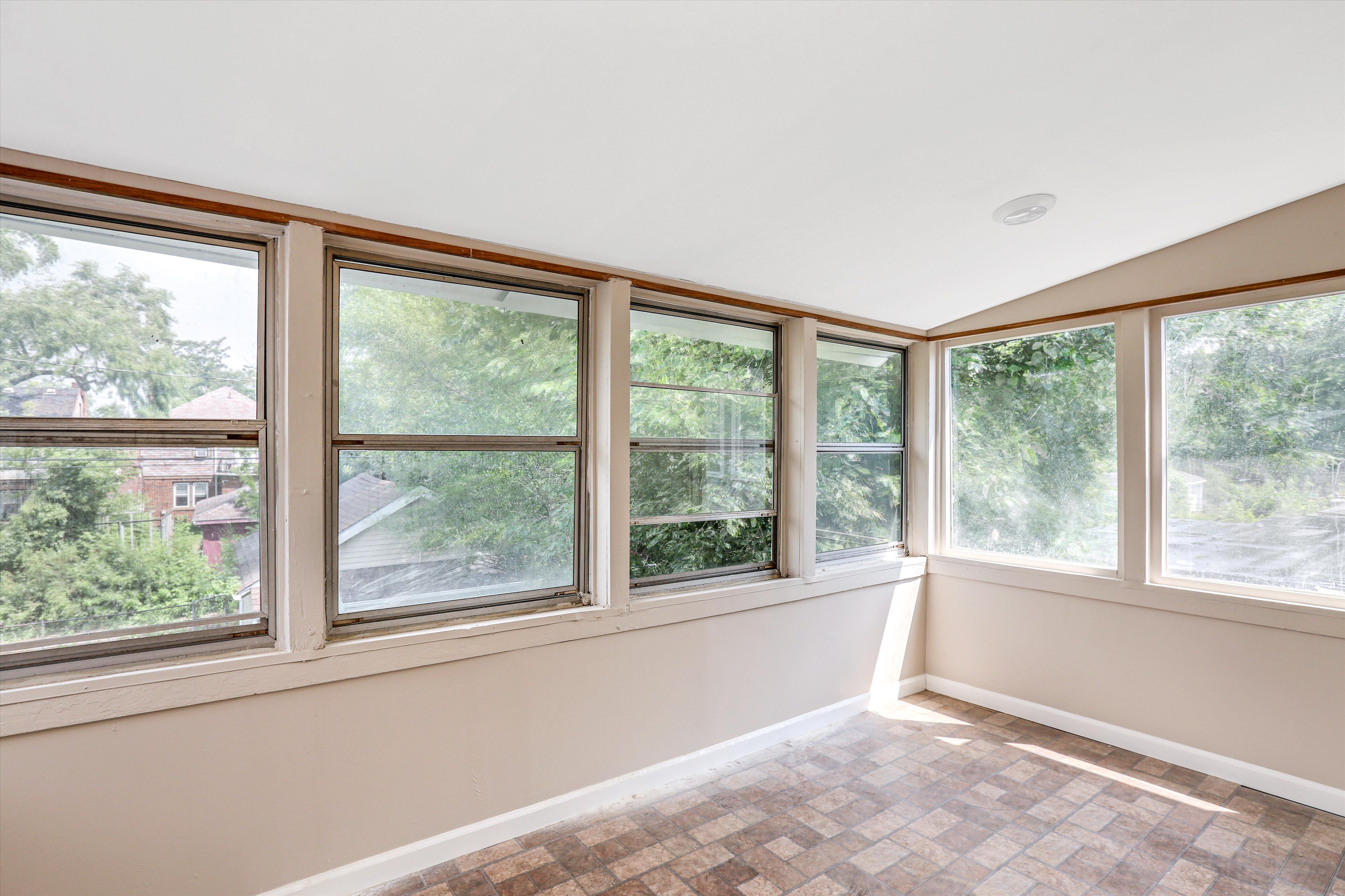 15852 WISCONSIN Street