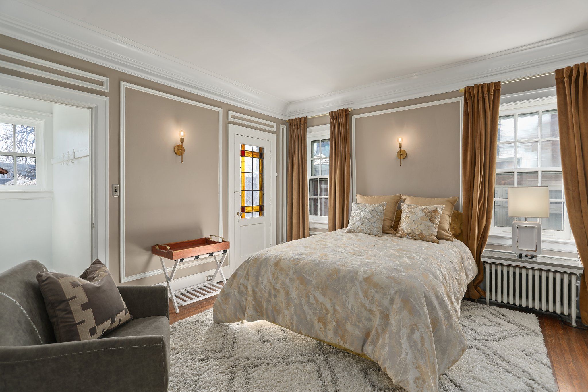 841 W BOSTON Boulevard