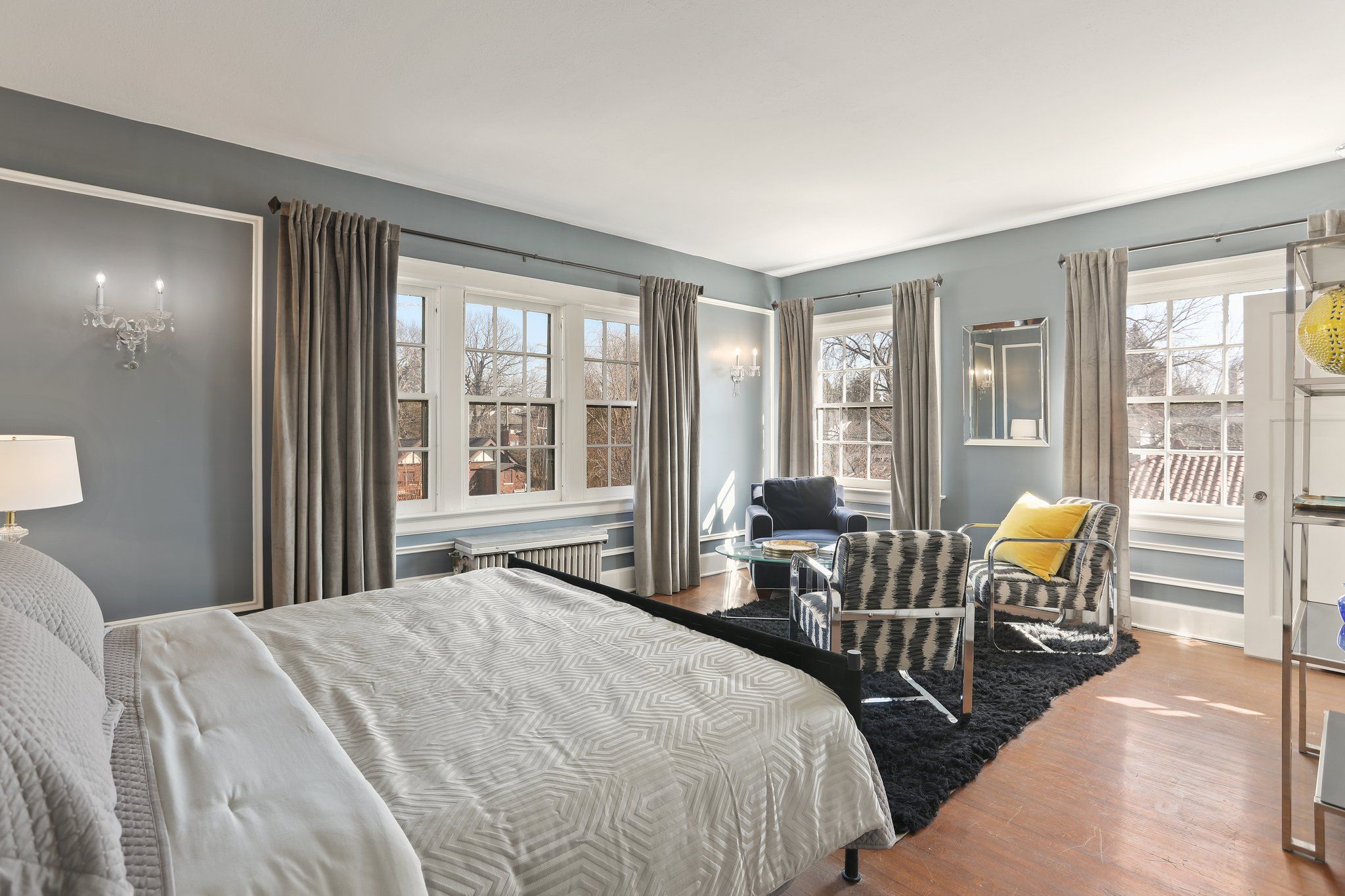 841 W BOSTON Boulevard