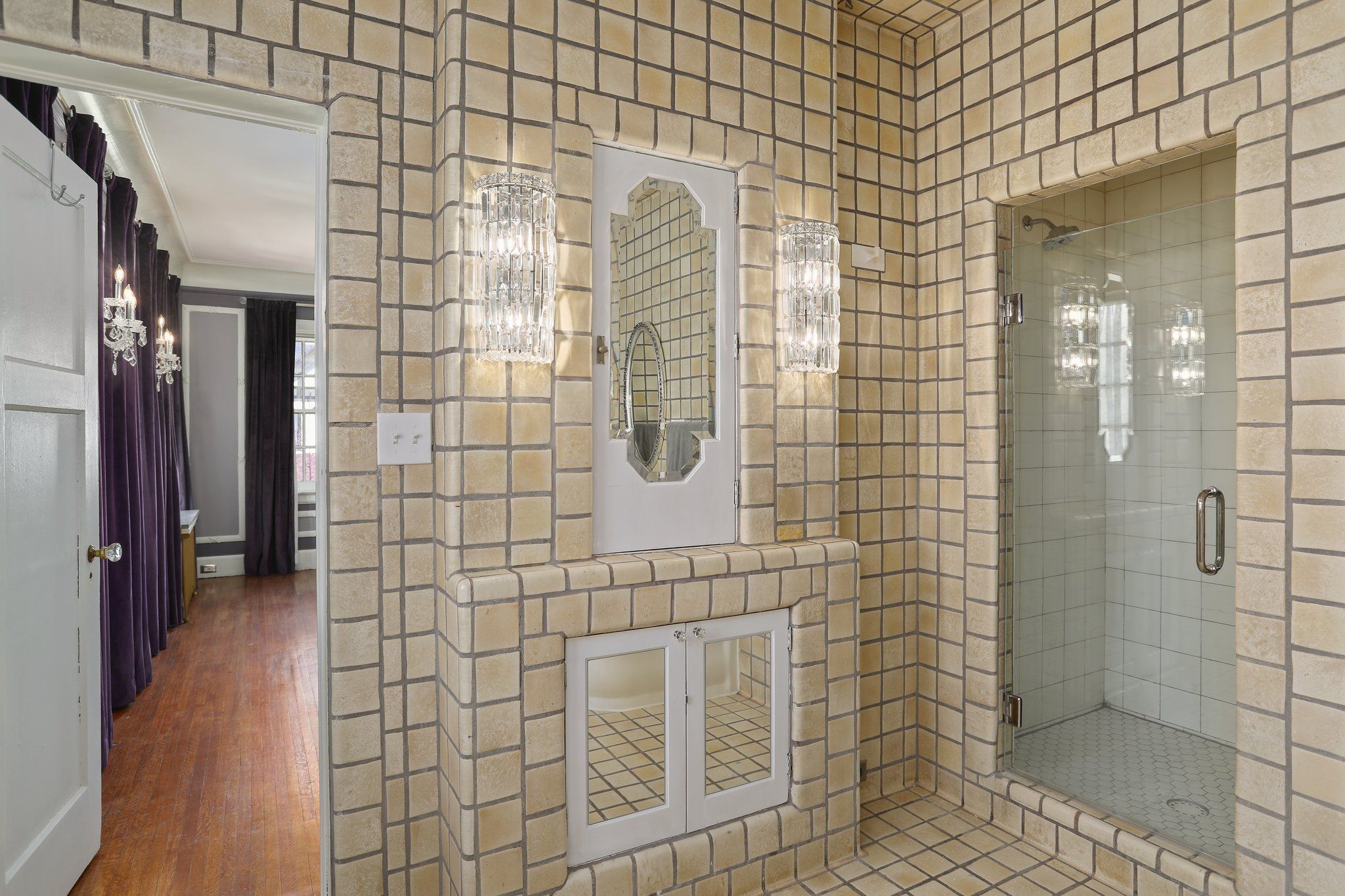 841 W BOSTON Boulevard