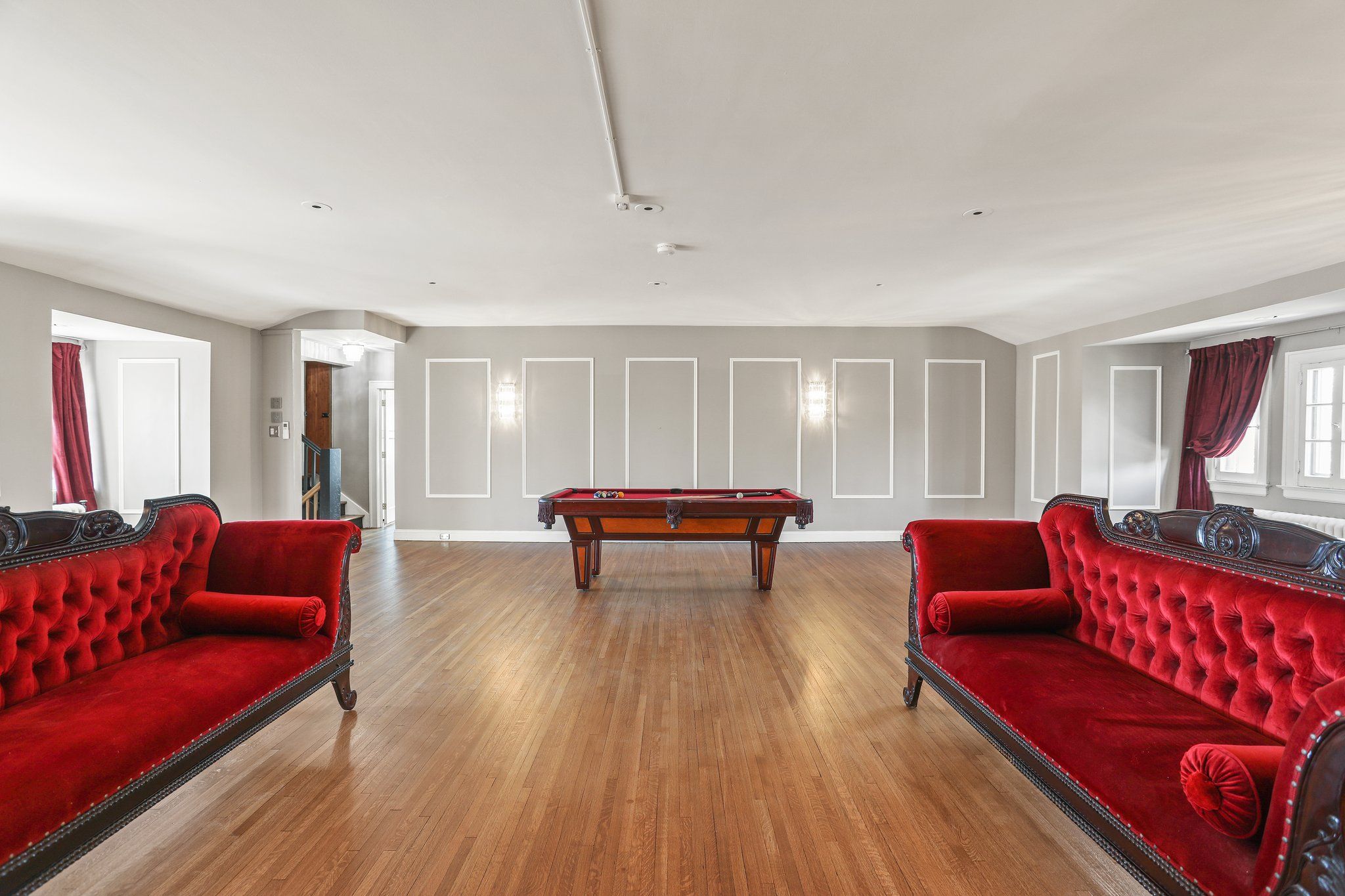 841 W BOSTON Boulevard