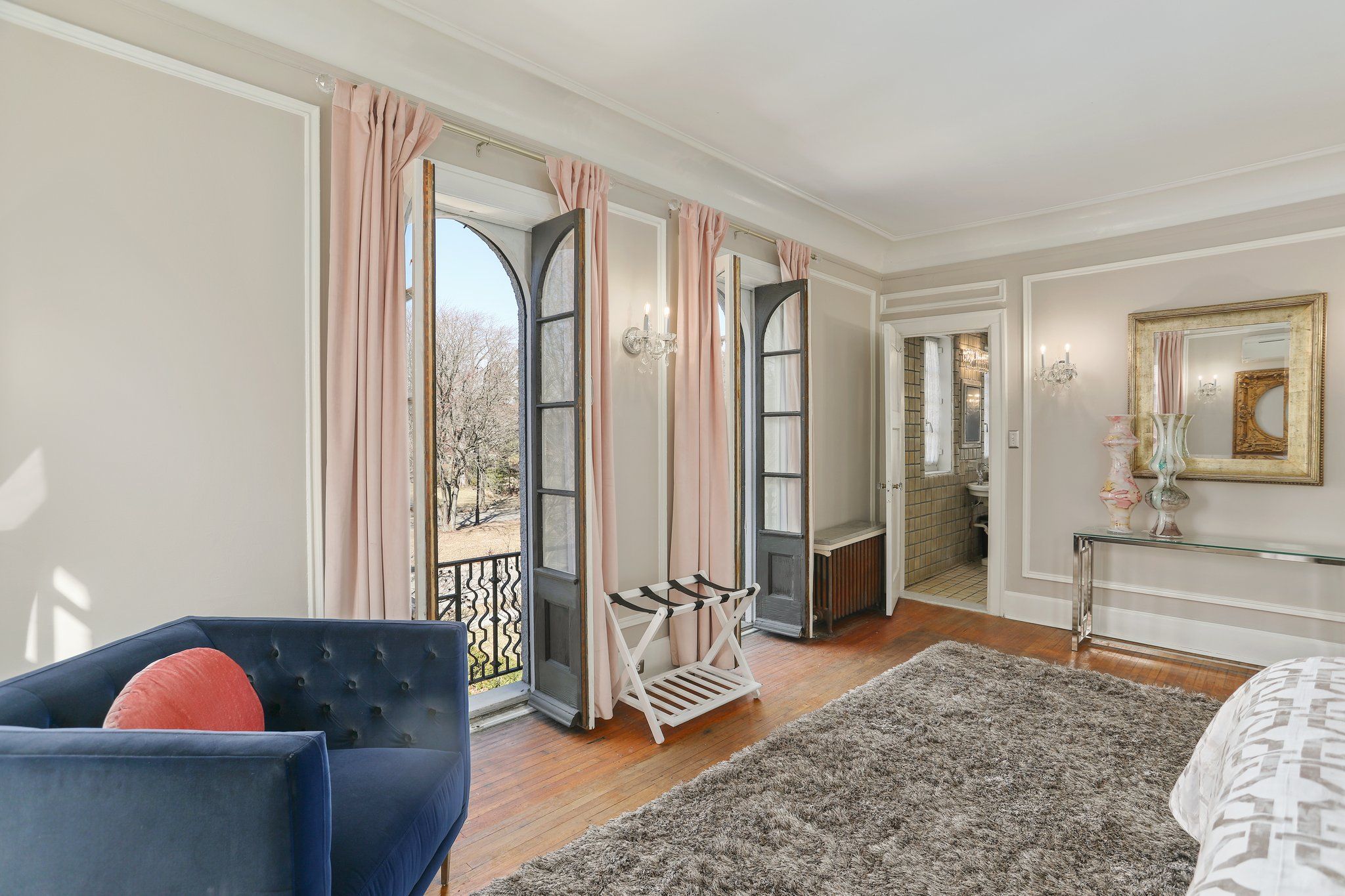 841 W BOSTON Boulevard