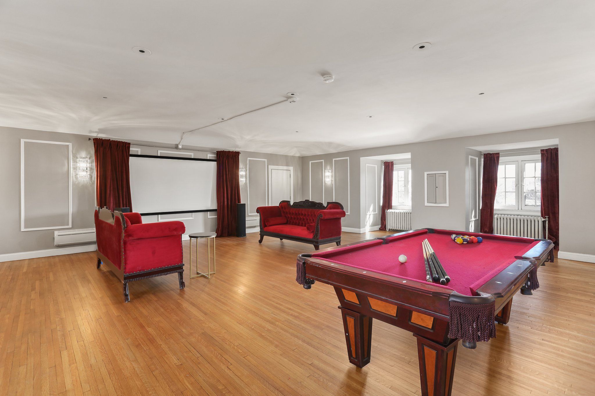 841 W BOSTON Boulevard