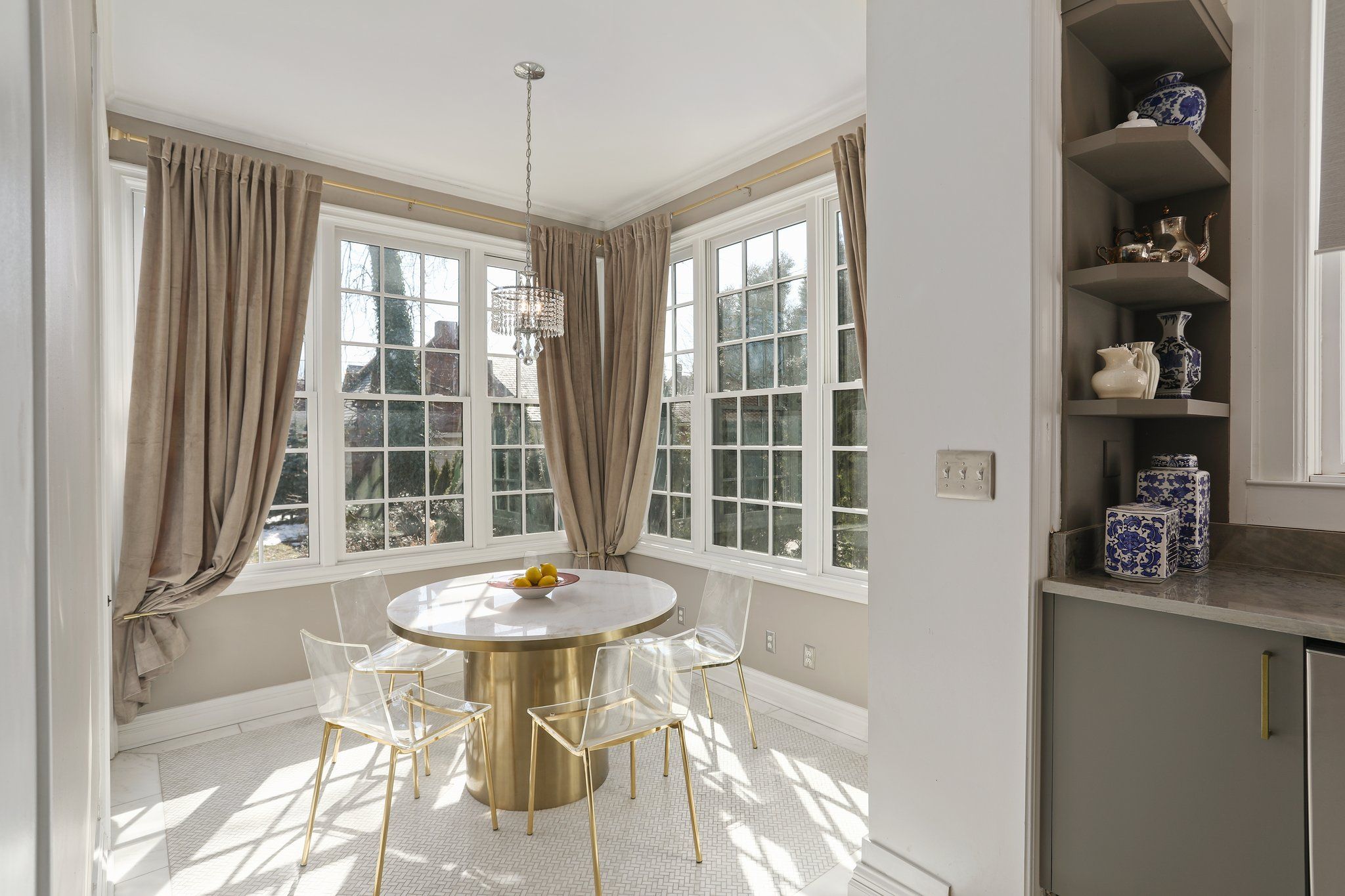 841 W BOSTON Boulevard