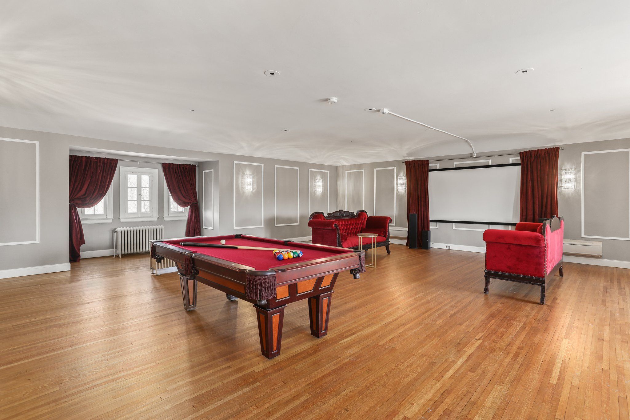 841 W BOSTON Boulevard