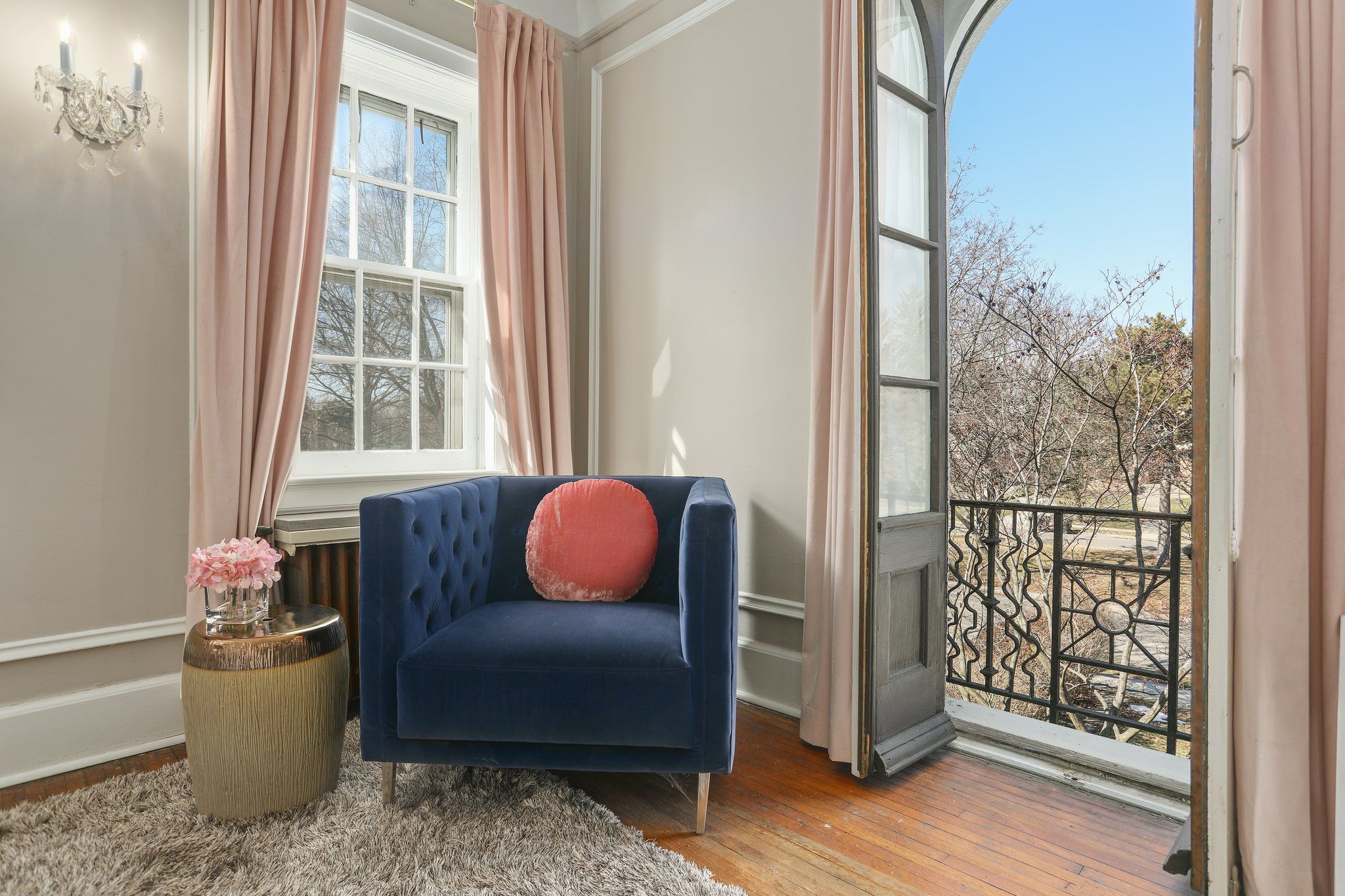 841 W BOSTON Boulevard