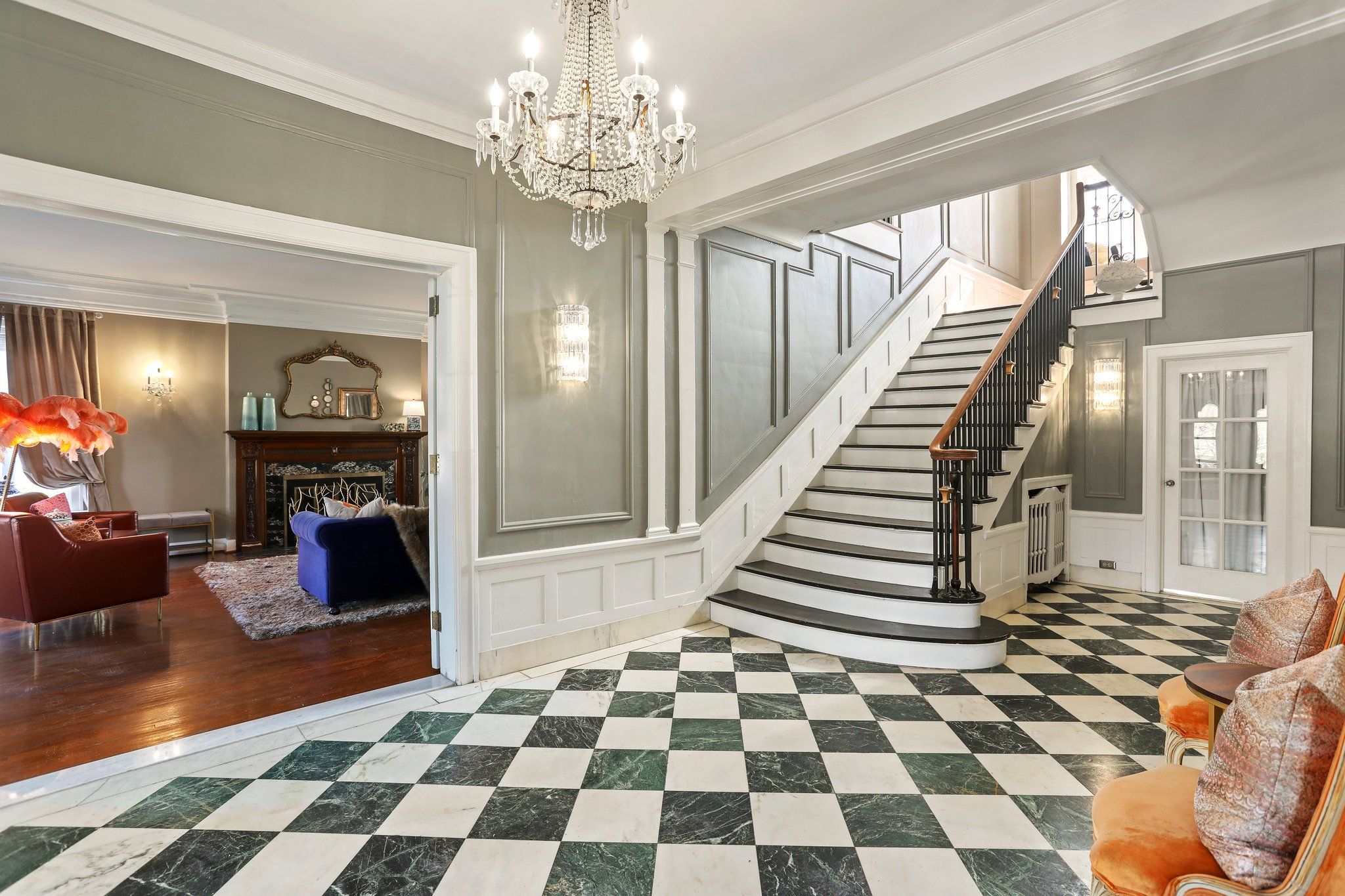 841 W BOSTON Boulevard