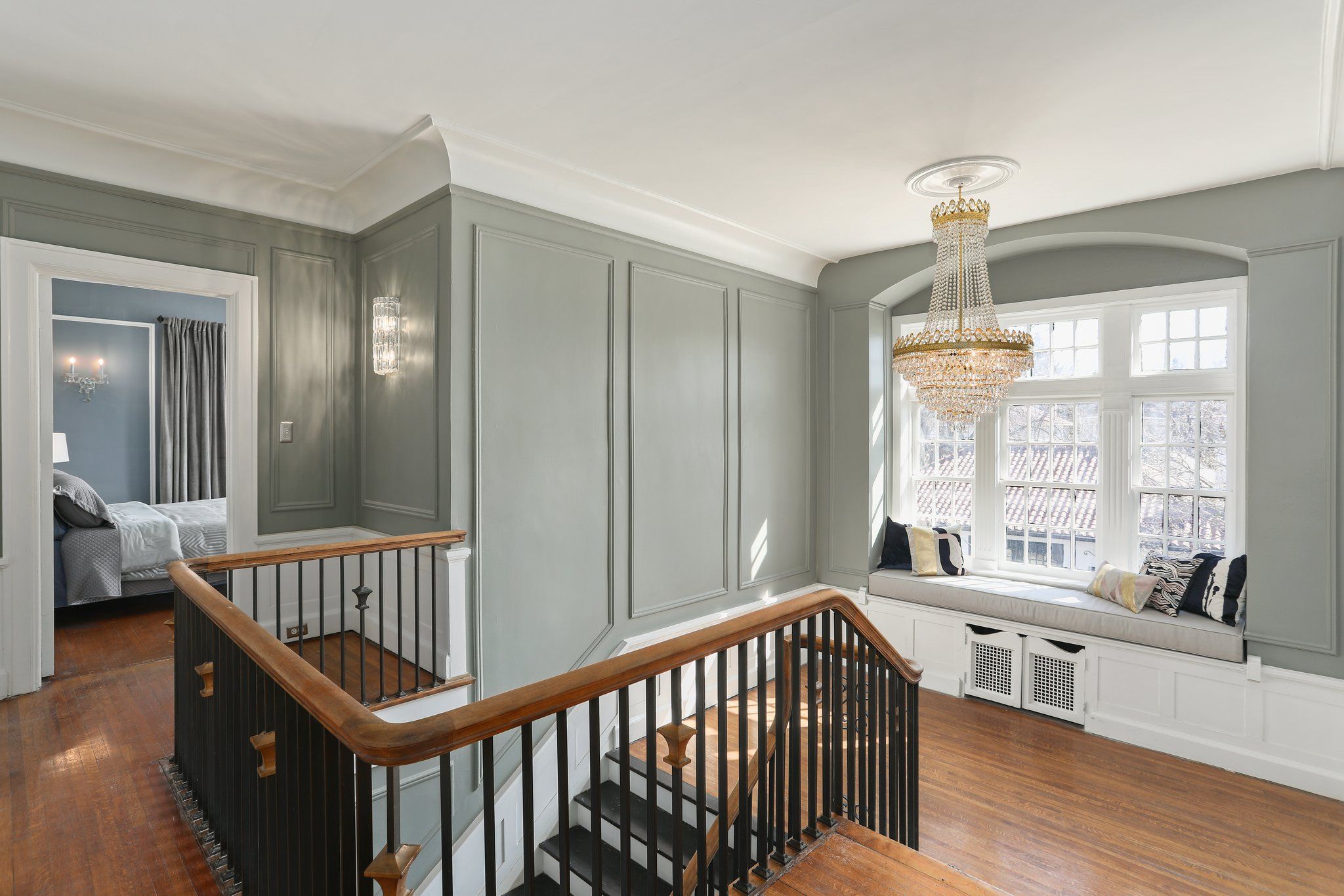 841 W BOSTON Boulevard