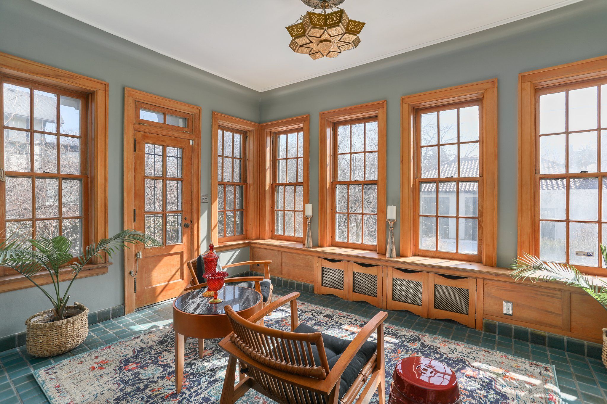 841 W BOSTON Boulevard