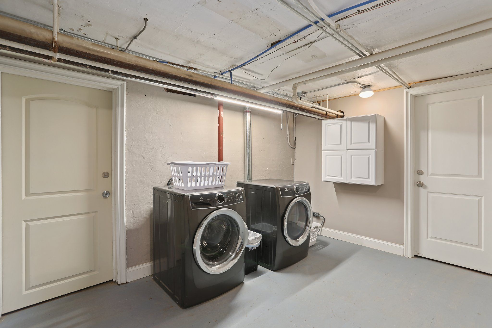 841 W BOSTON Boulevard