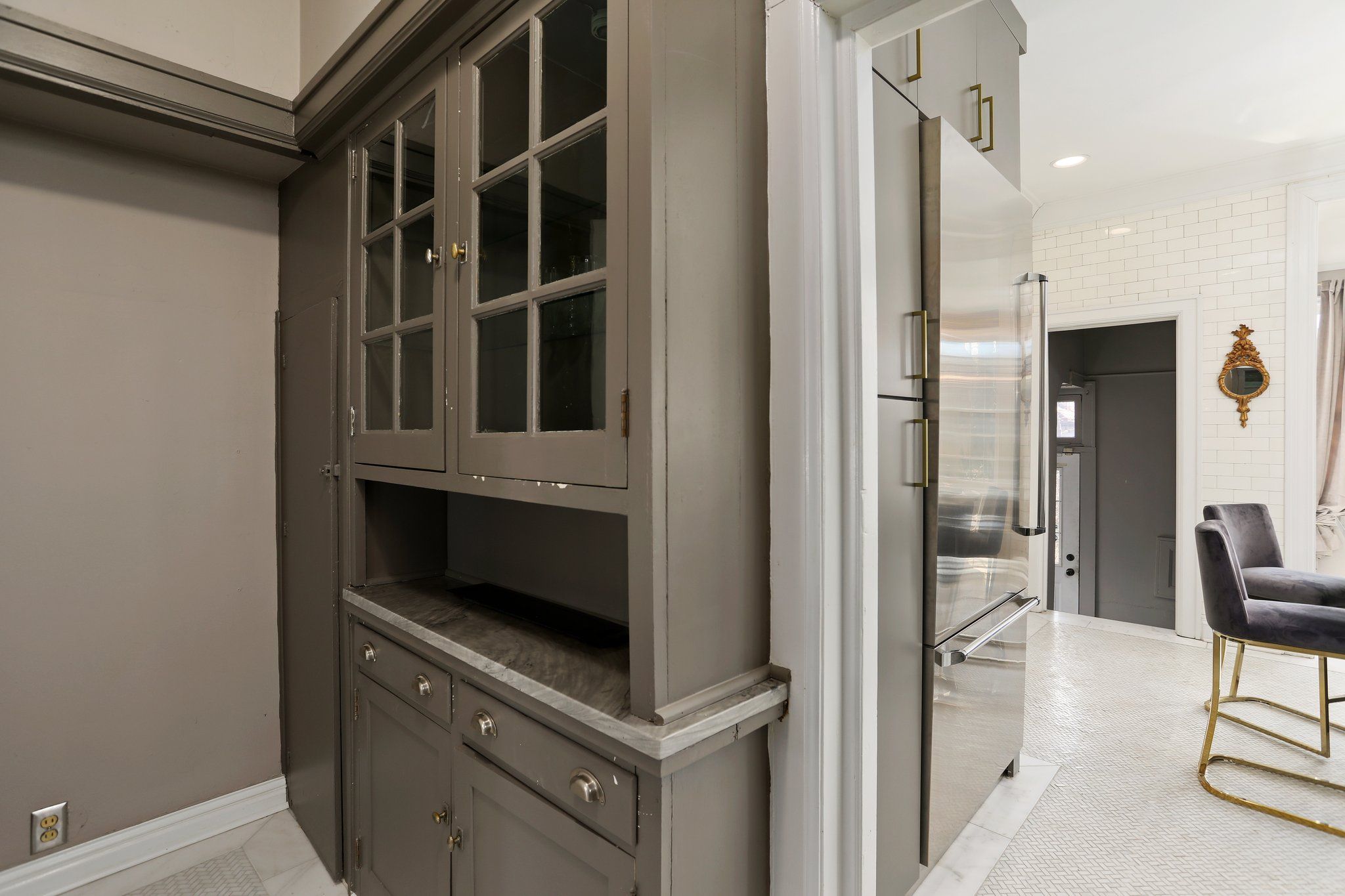 841 W BOSTON Boulevard