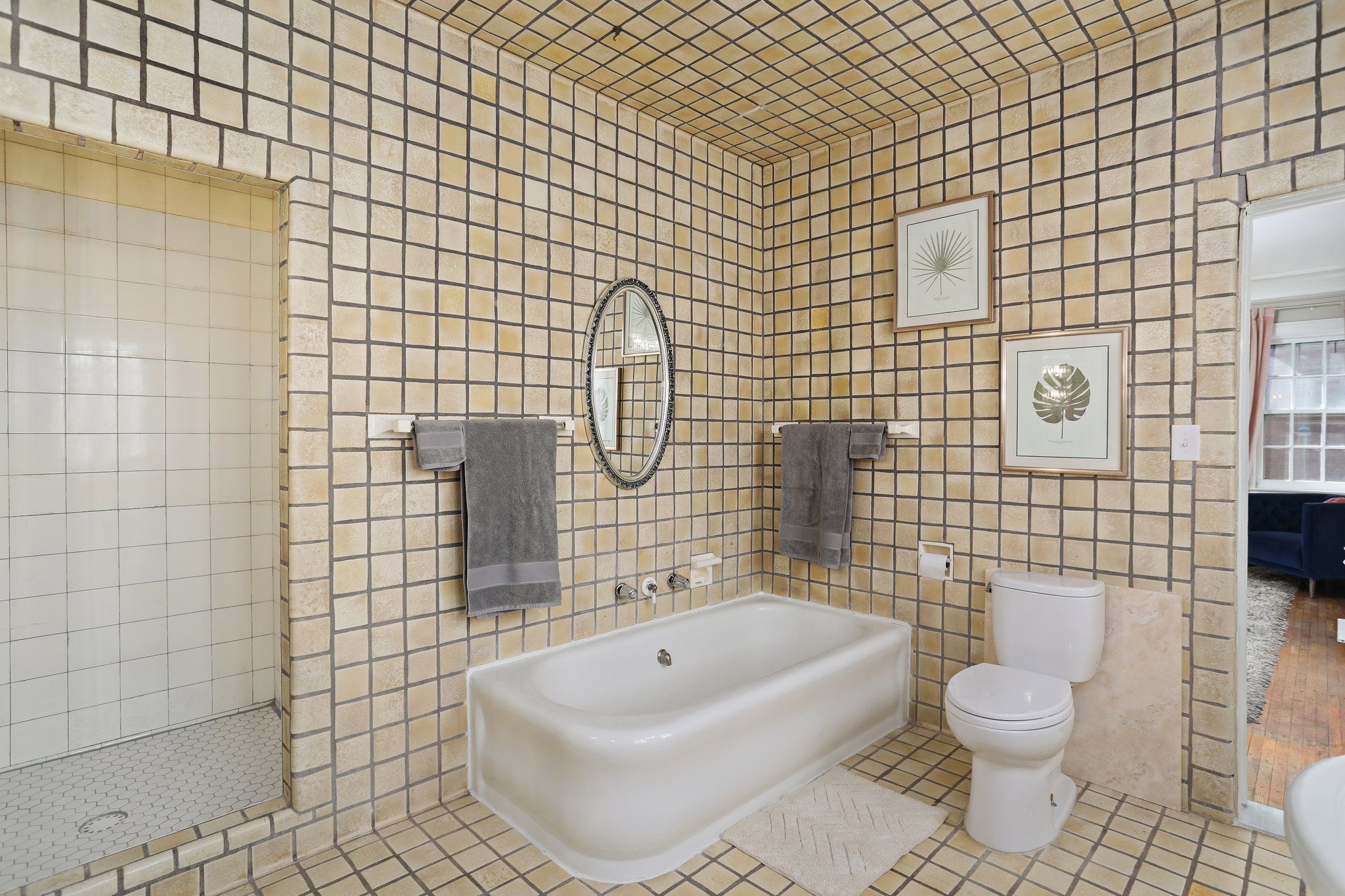 841 W BOSTON Boulevard