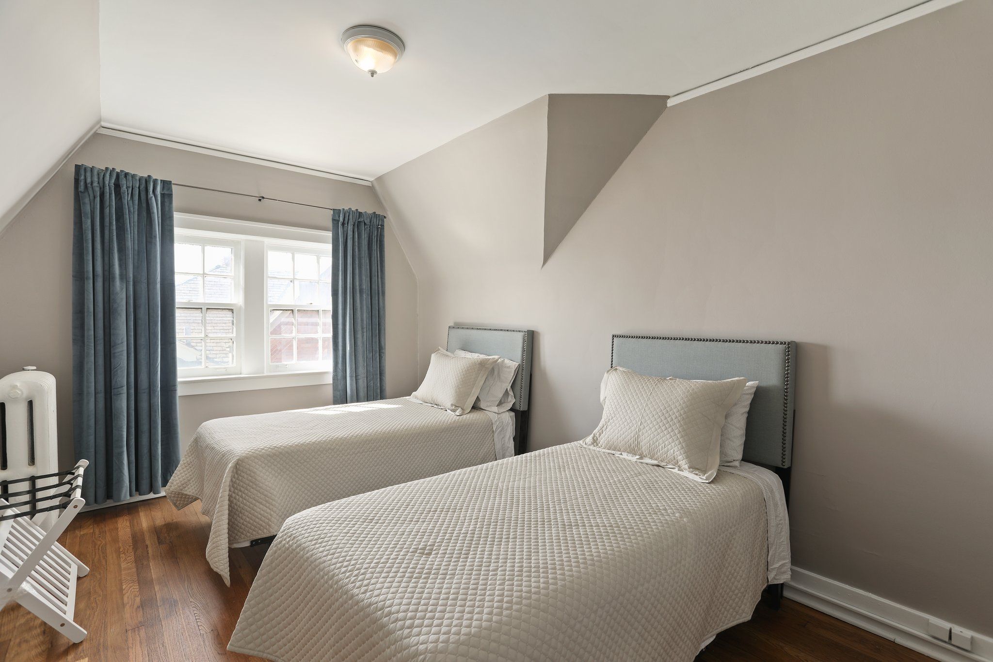 841 W BOSTON Boulevard