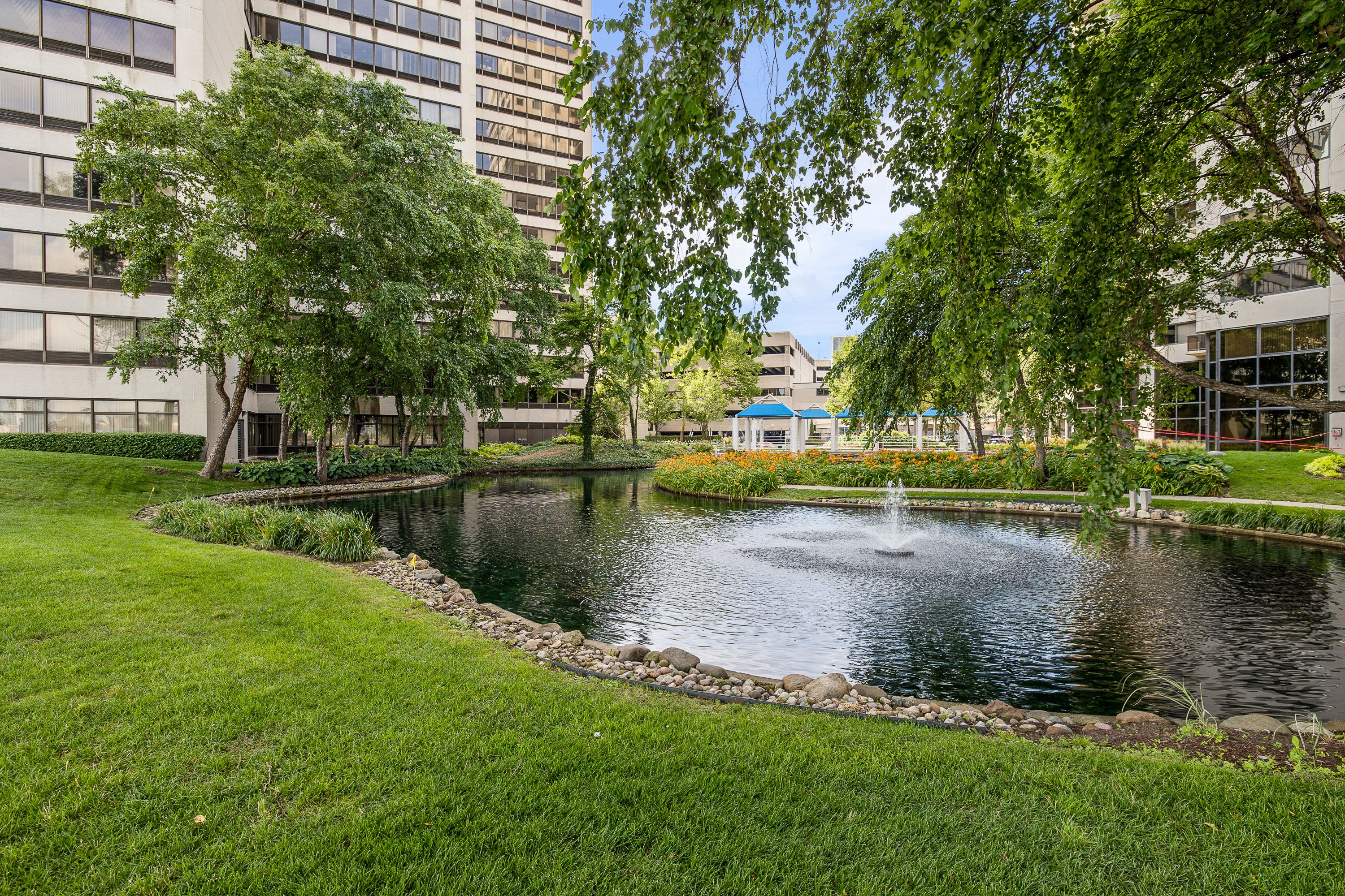 1001 W JEFFERSON Avenue Unit: 17i