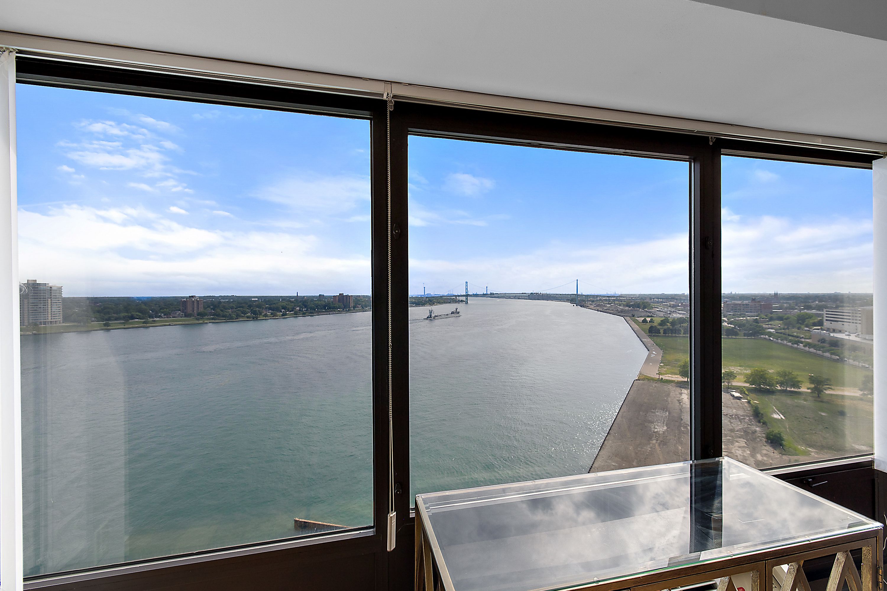 1001 W JEFFERSON Avenue Unit: 17i