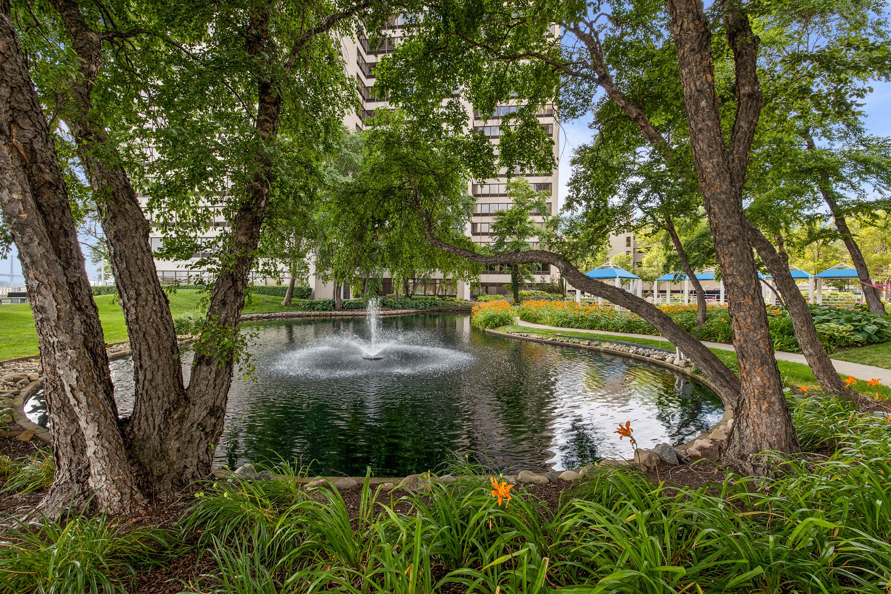 1001 W JEFFERSON Avenue Unit: 17i