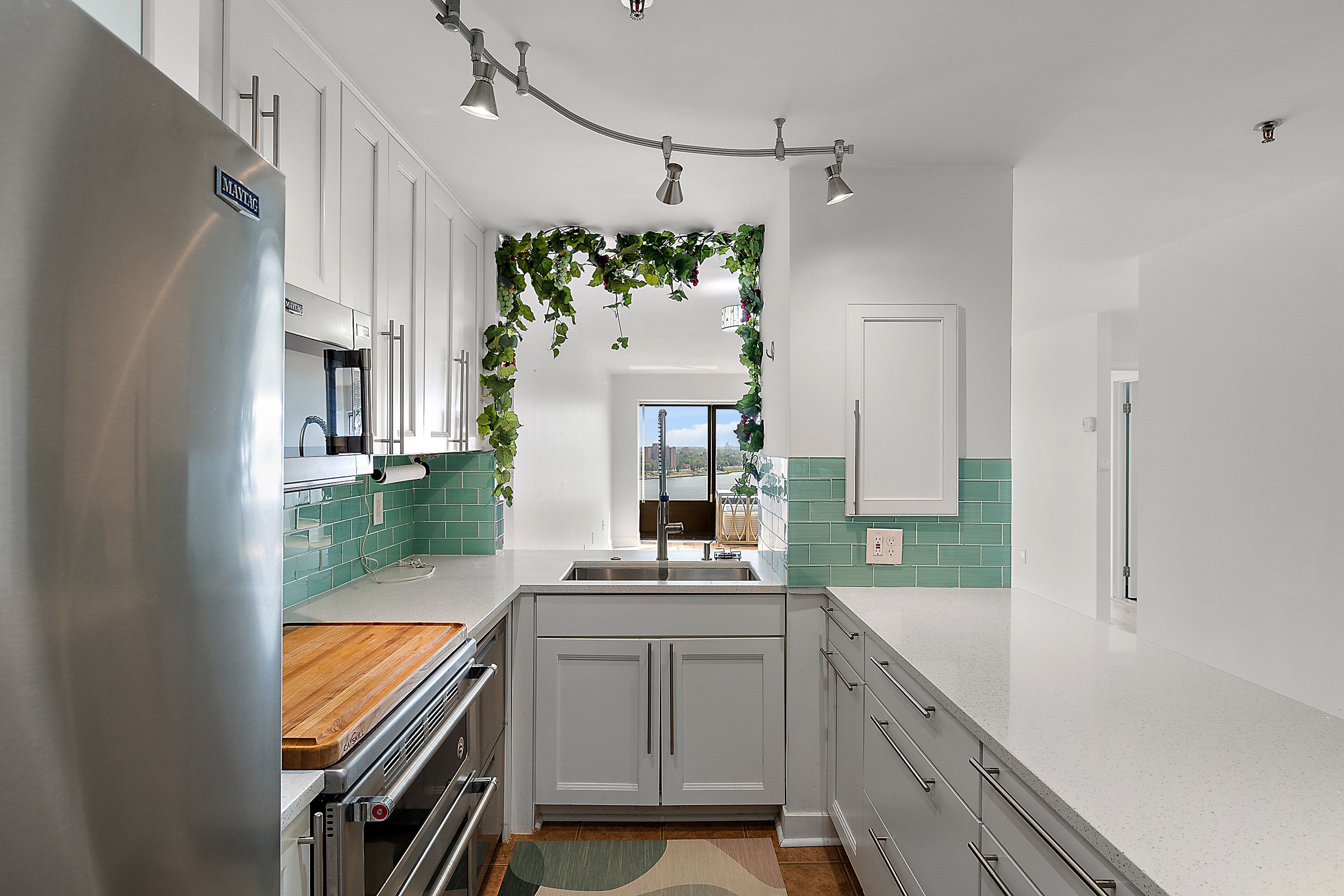 1001 W JEFFERSON Avenue Unit: 17i