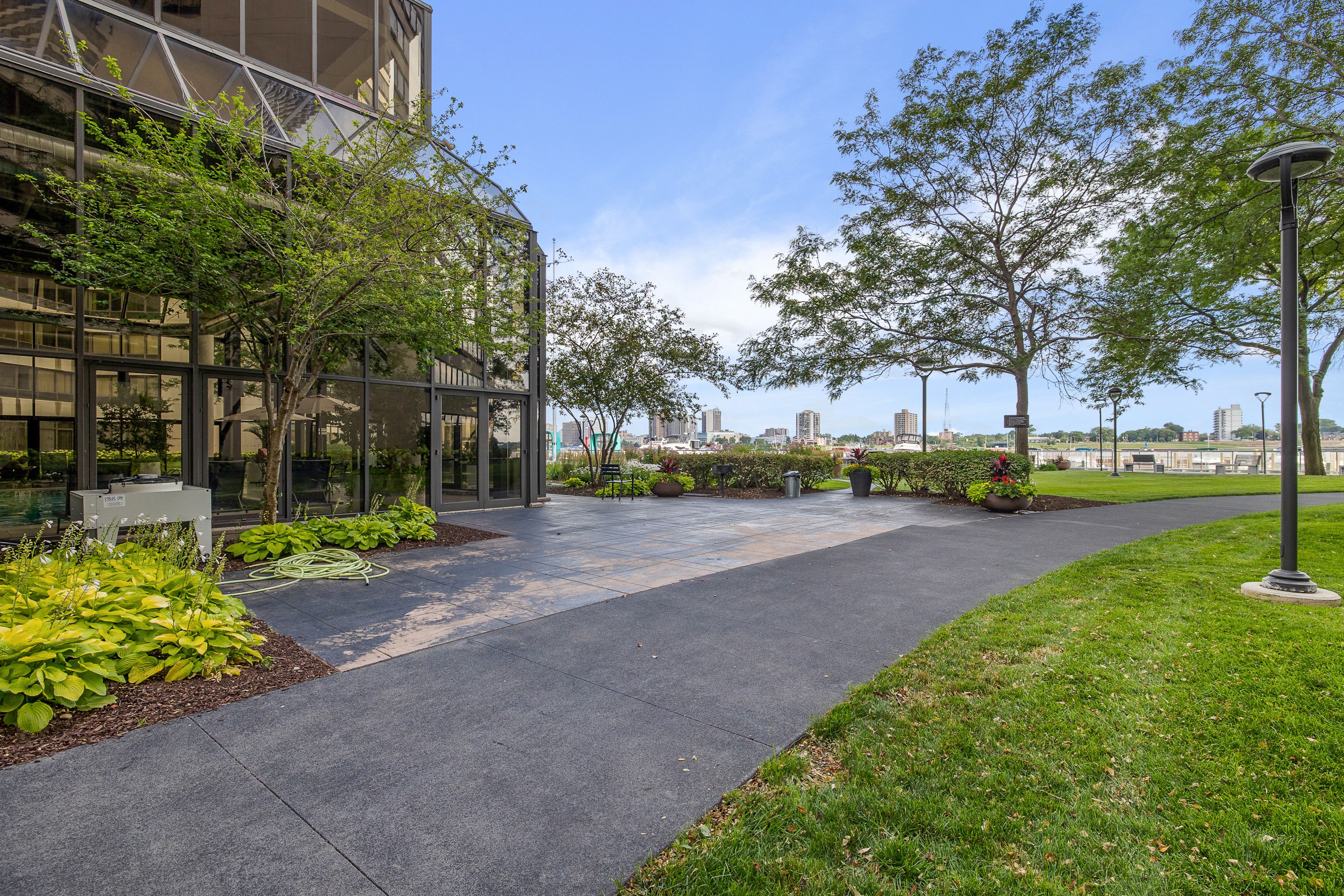 1001 W JEFFERSON Avenue Unit: 17i