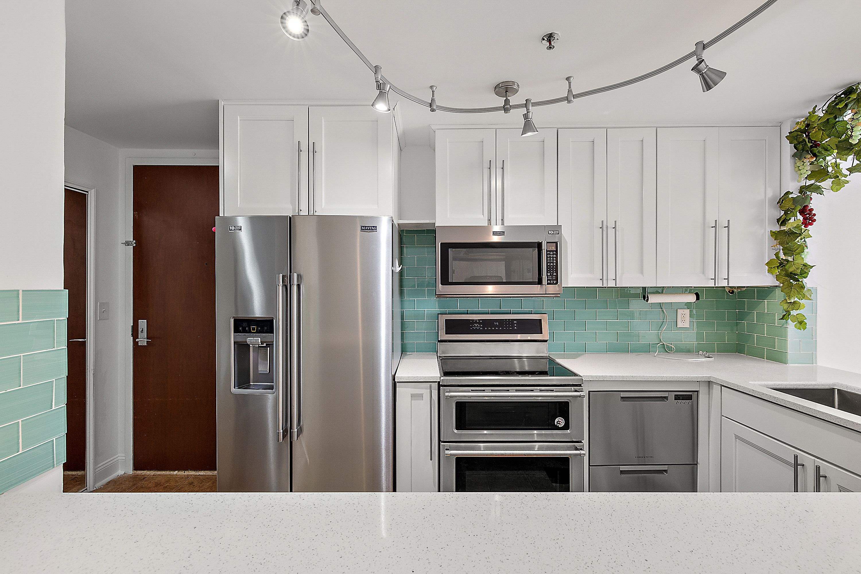 1001 W JEFFERSON Avenue Unit: 17i