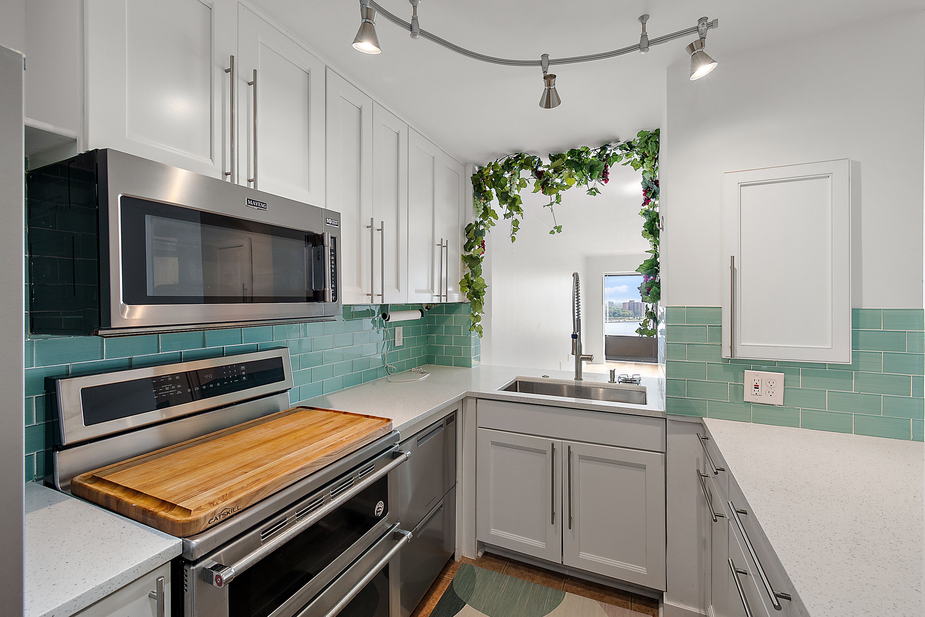 1001 W JEFFERSON Avenue Unit: 17i