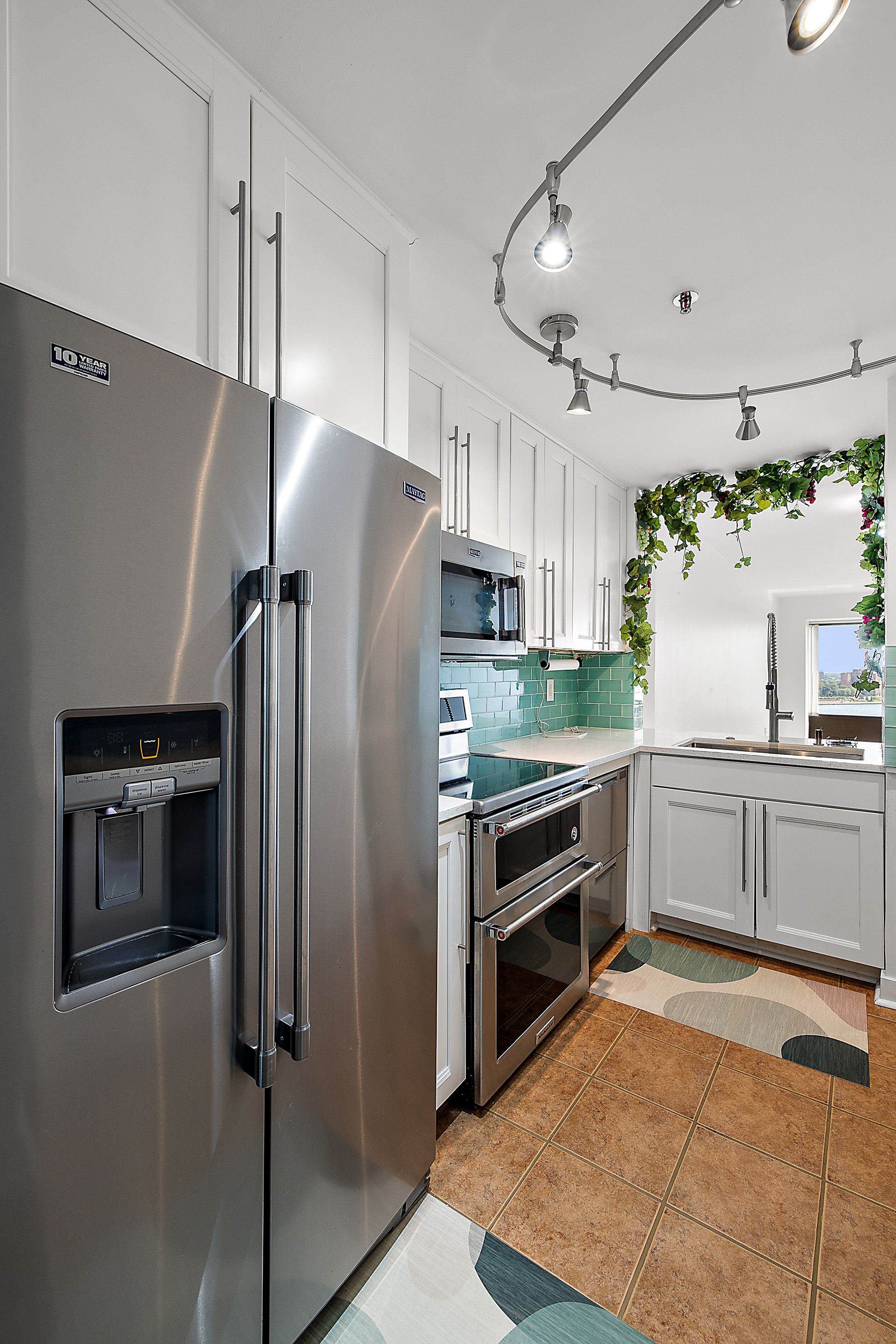 1001 W JEFFERSON Avenue Unit: 17i