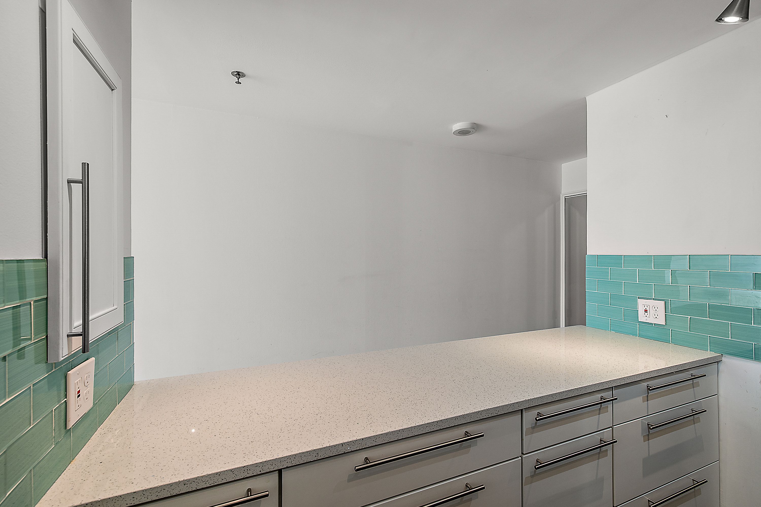 1001 W JEFFERSON Avenue Unit: 17i