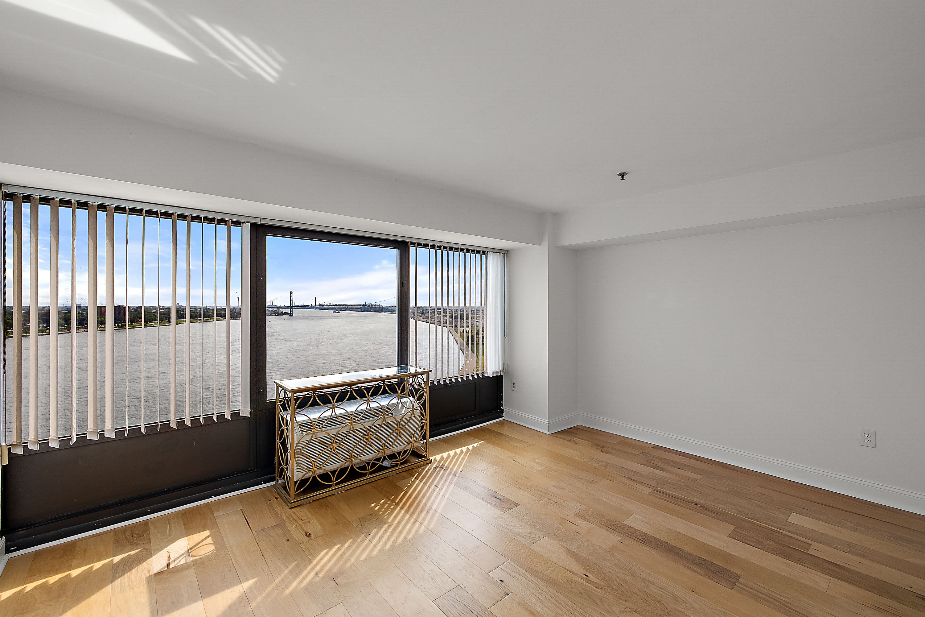 1001 W JEFFERSON Avenue Unit: 17i