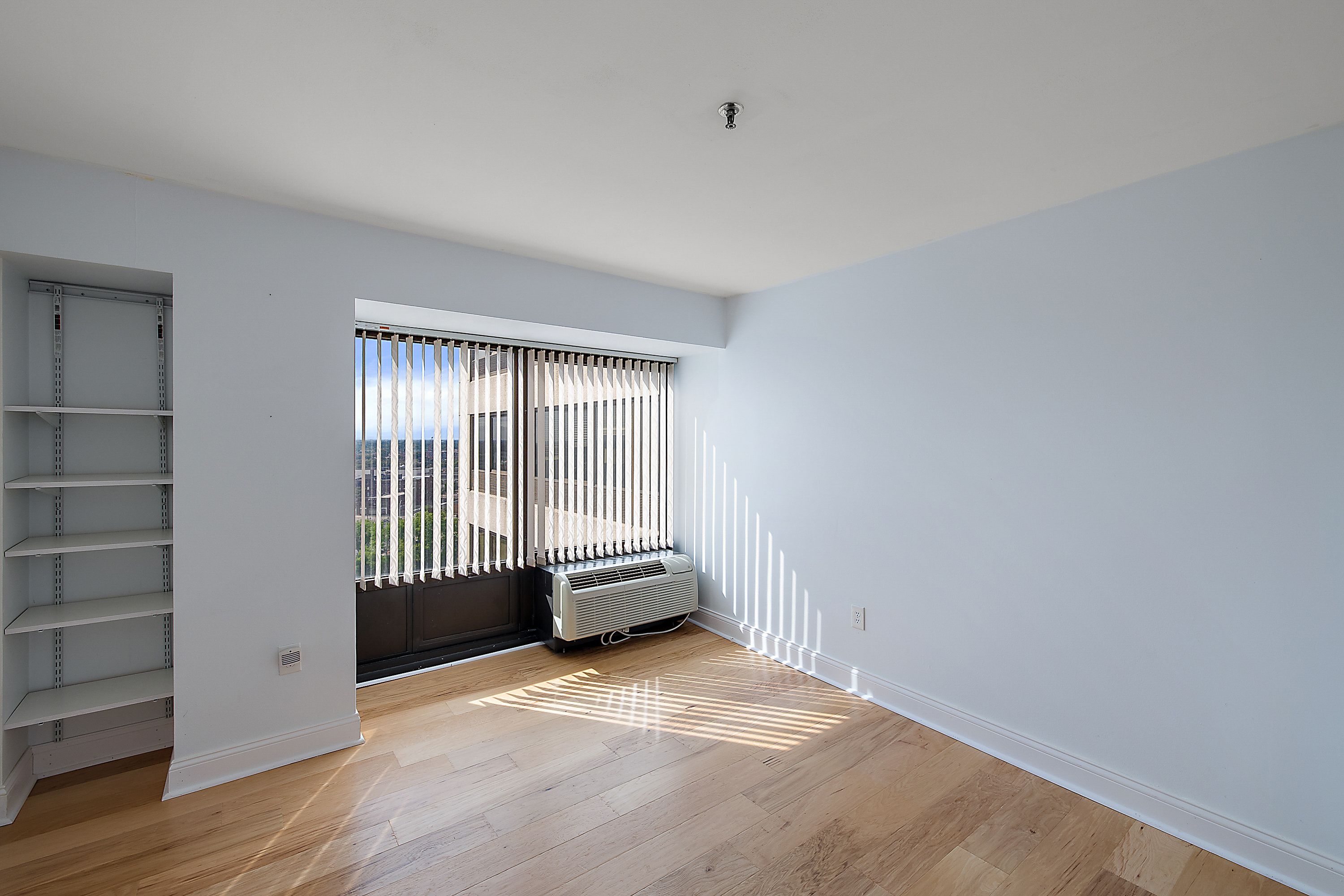 1001 W JEFFERSON Avenue Unit: 17i