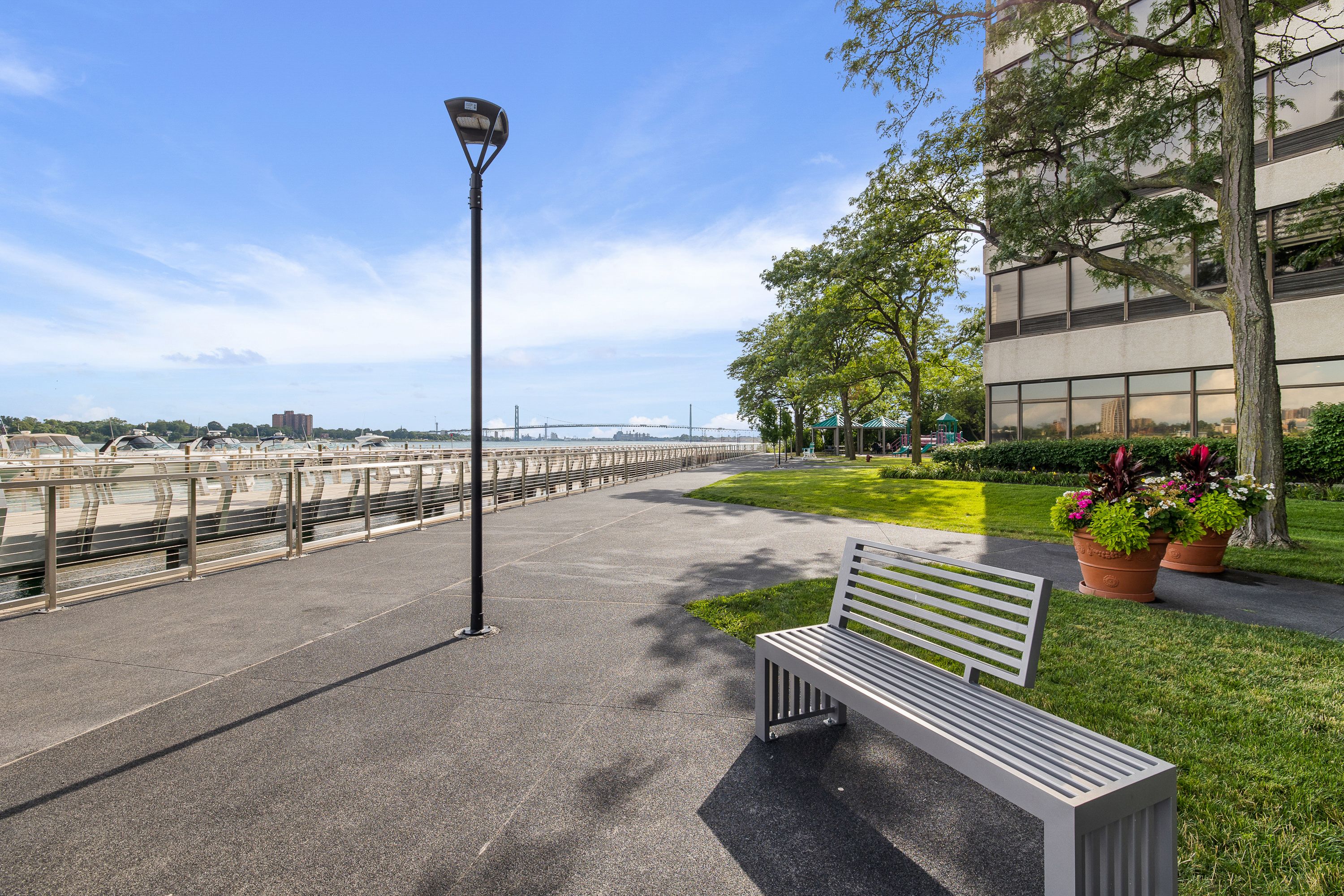 1001 W JEFFERSON Avenue Unit: 17i