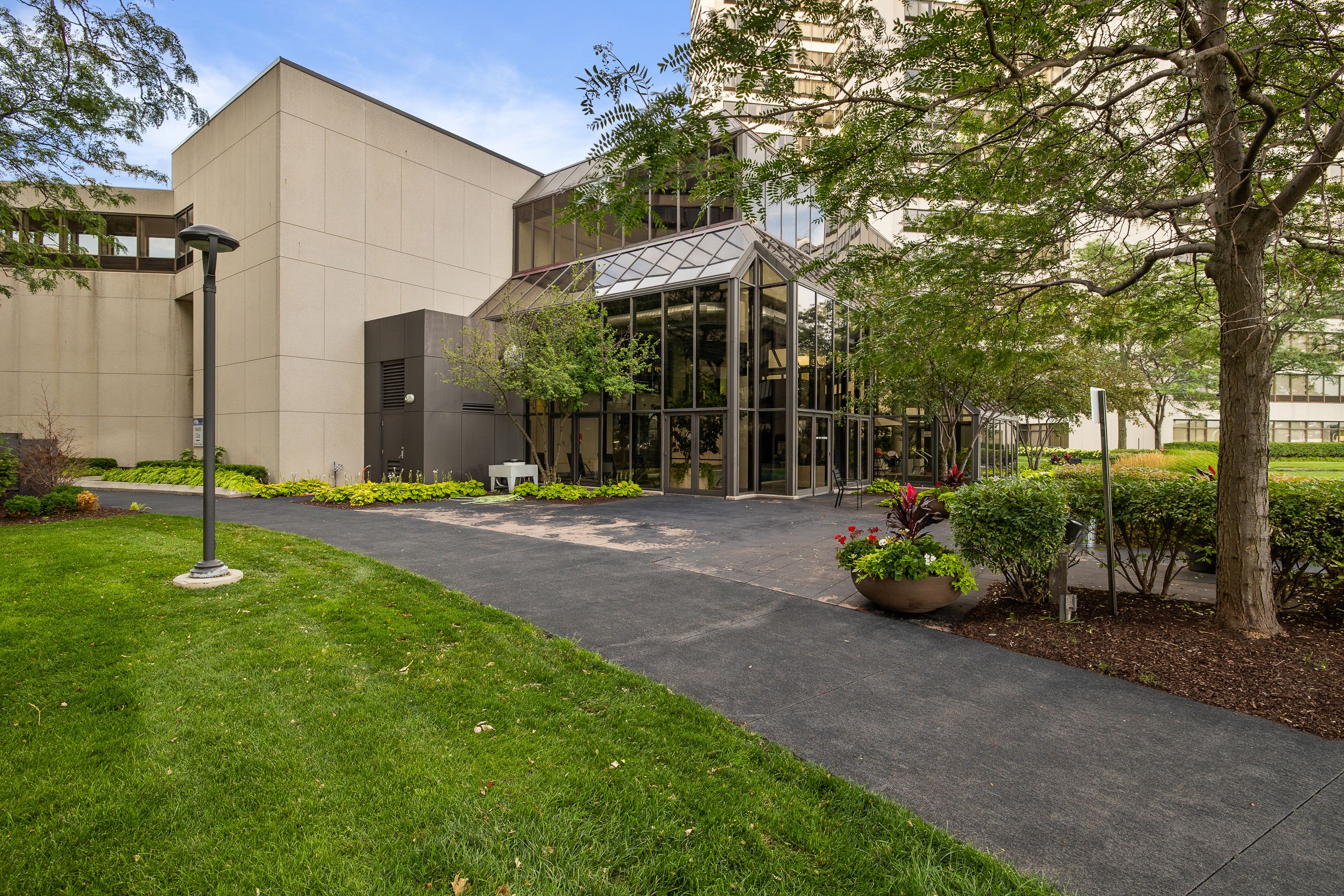 1001 W JEFFERSON Avenue Unit: 17i