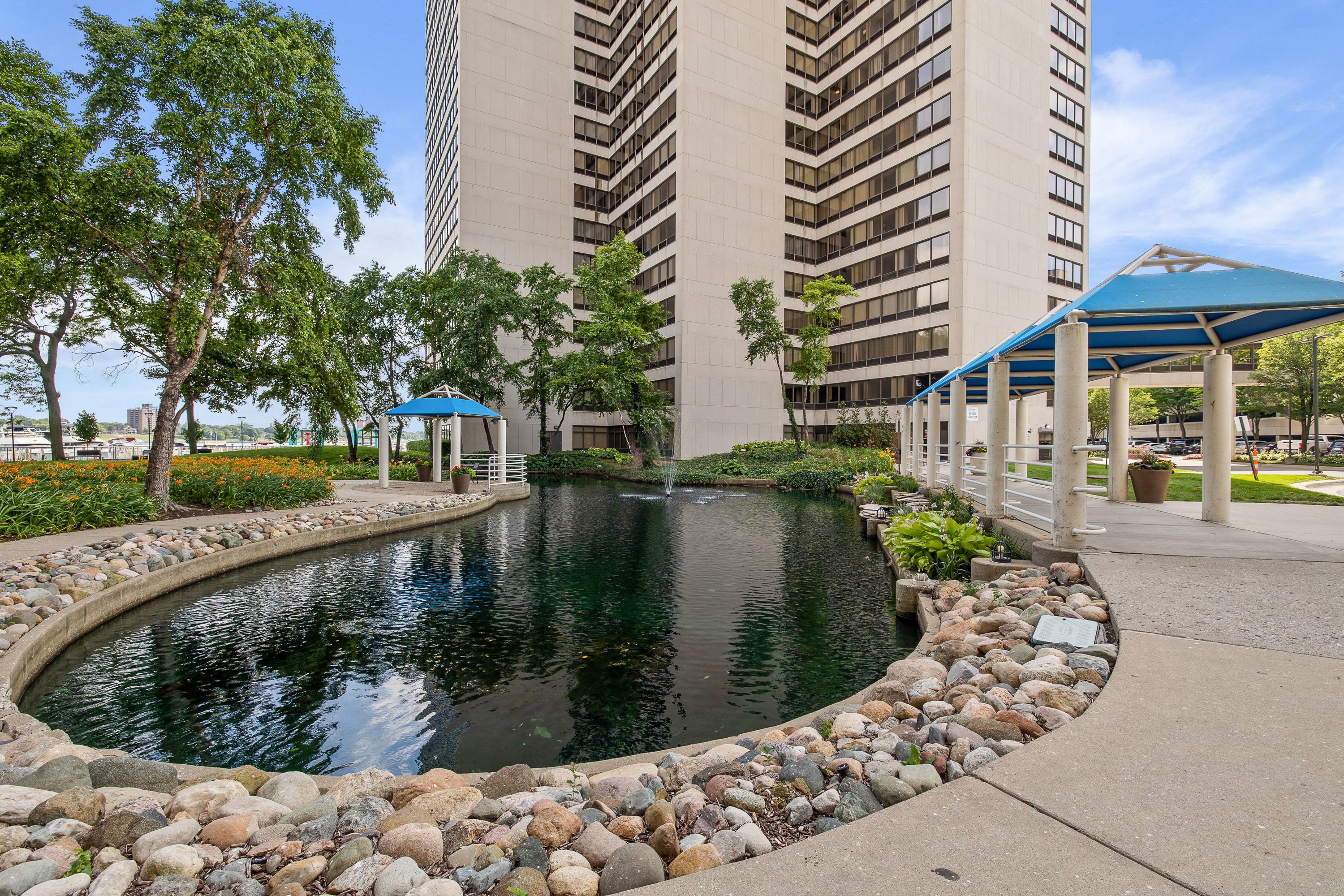 1001 W JEFFERSON Avenue Unit: 17i