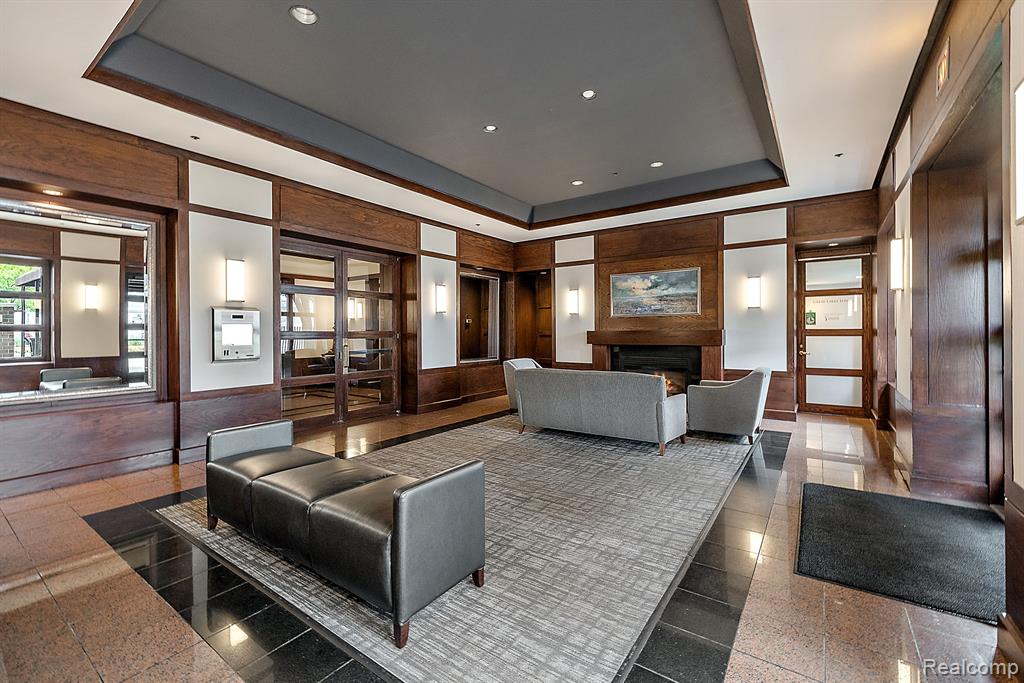 250 E Harbortown  Unit: 1507