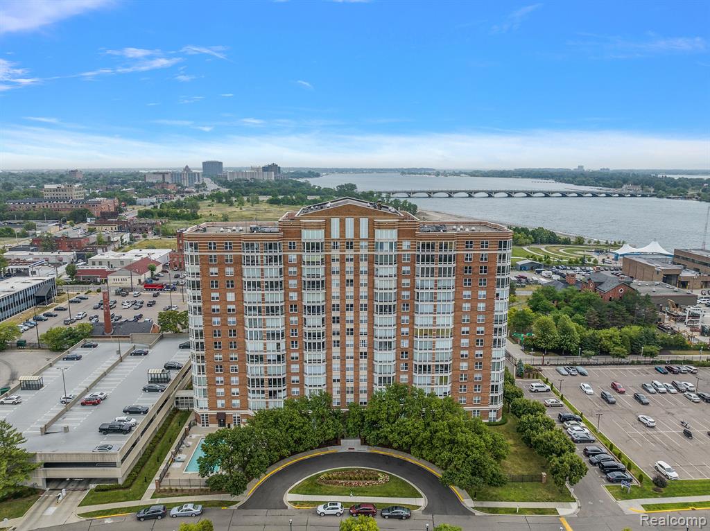 250 E Harbortown  Unit: 1507