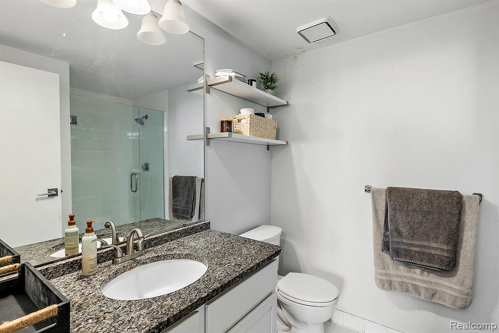 250 E Harbortown  Unit: 1507