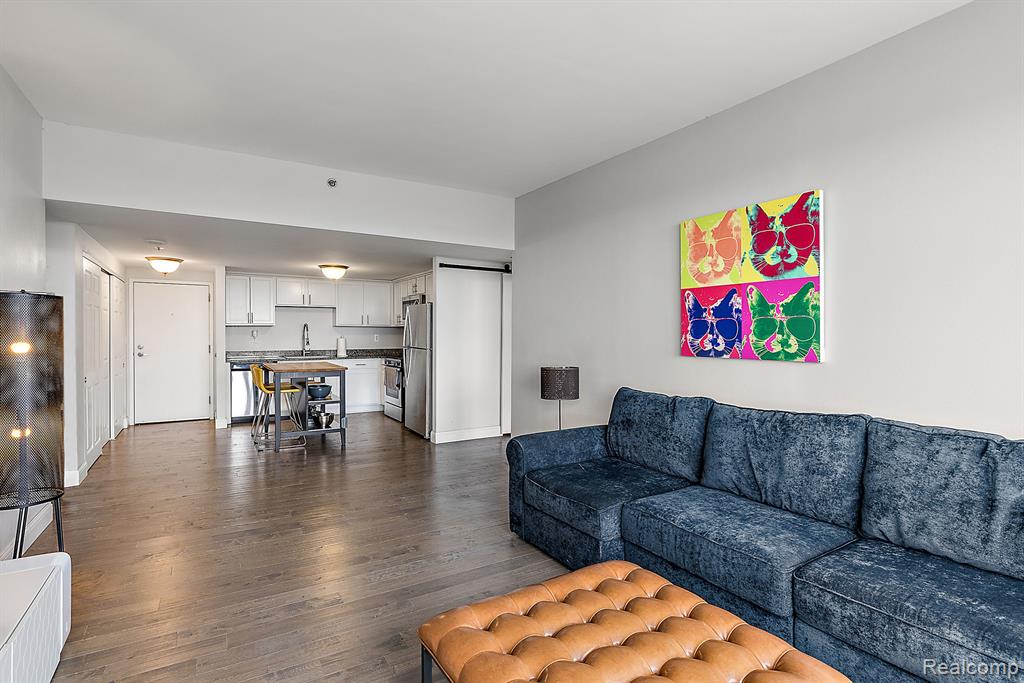 250 E Harbortown  Unit: 1507