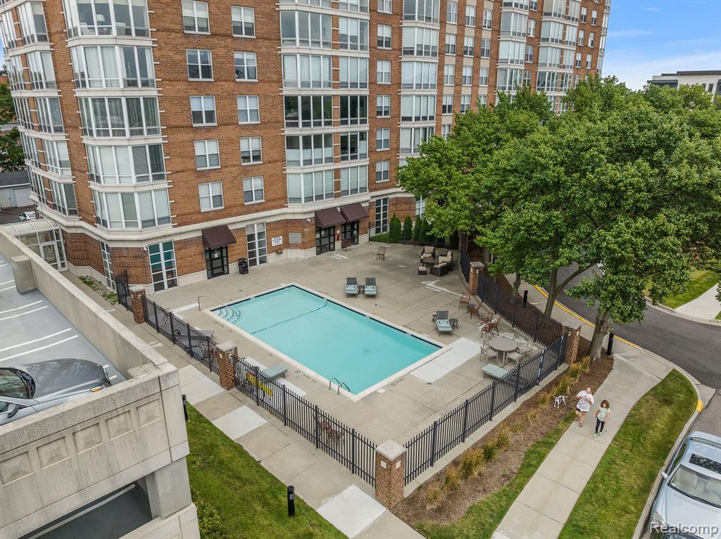 250 E Harbortown  Unit: 1507