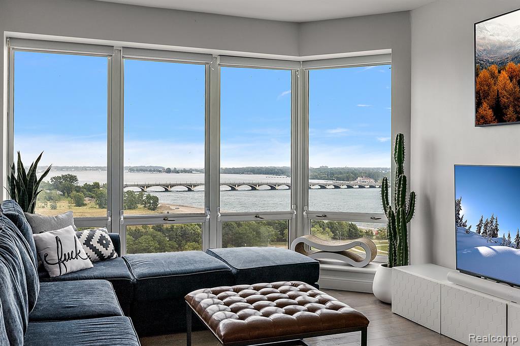 250 E Harbortown  Unit: 1507