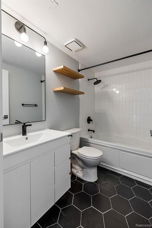 250 E Harbortown  Unit: 1507