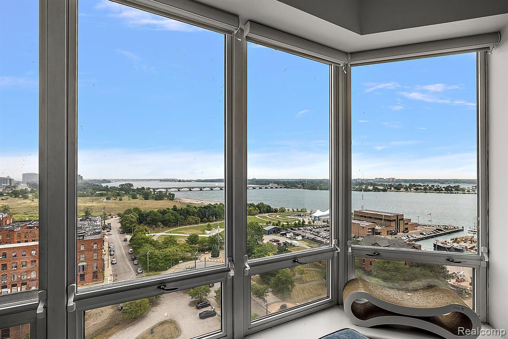 250 E Harbortown  Unit: 1507