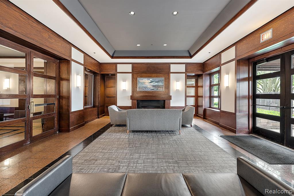 250 E Harbortown  Unit: 1507