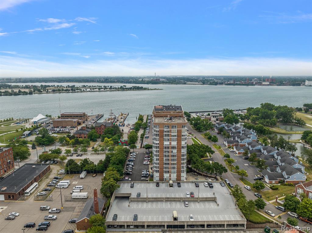 250 E Harbortown  Unit: 1507