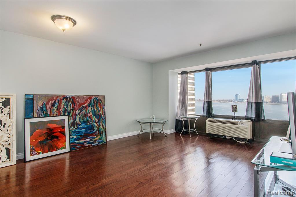 1001 W Jefferson  Unit: 300 / 11G