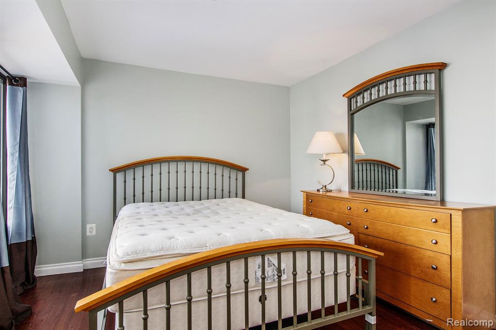 1001 W Jefferson  Unit: 300 / 11G