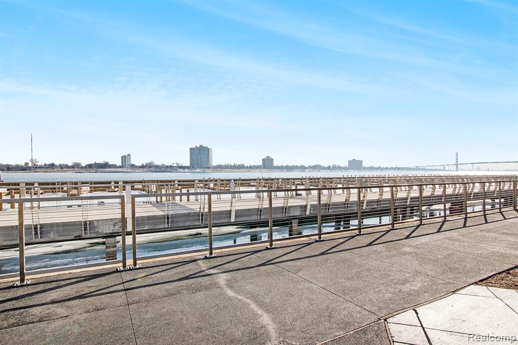 1001 W Jefferson  Unit: 300 / 11G