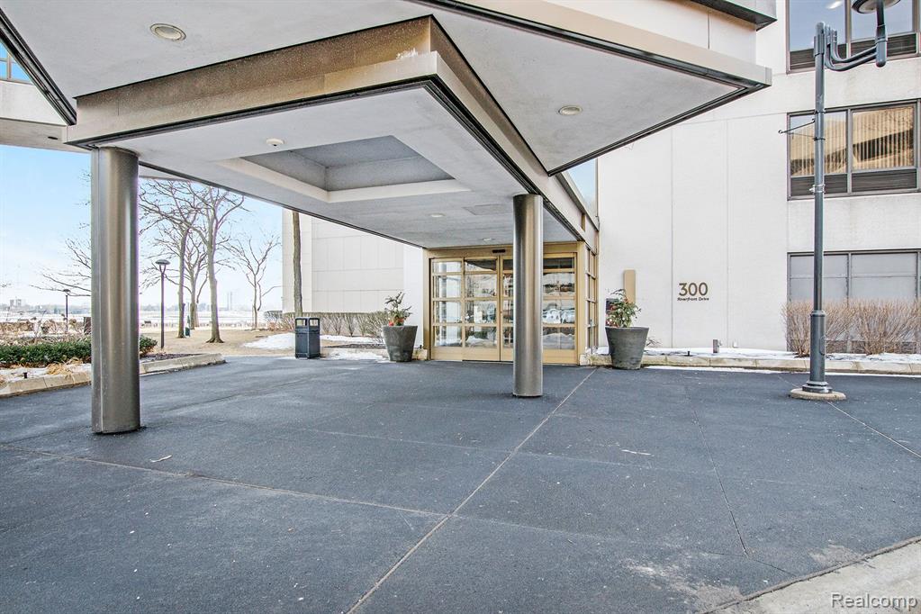 1001 W Jefferson  Unit: 300 / 11G