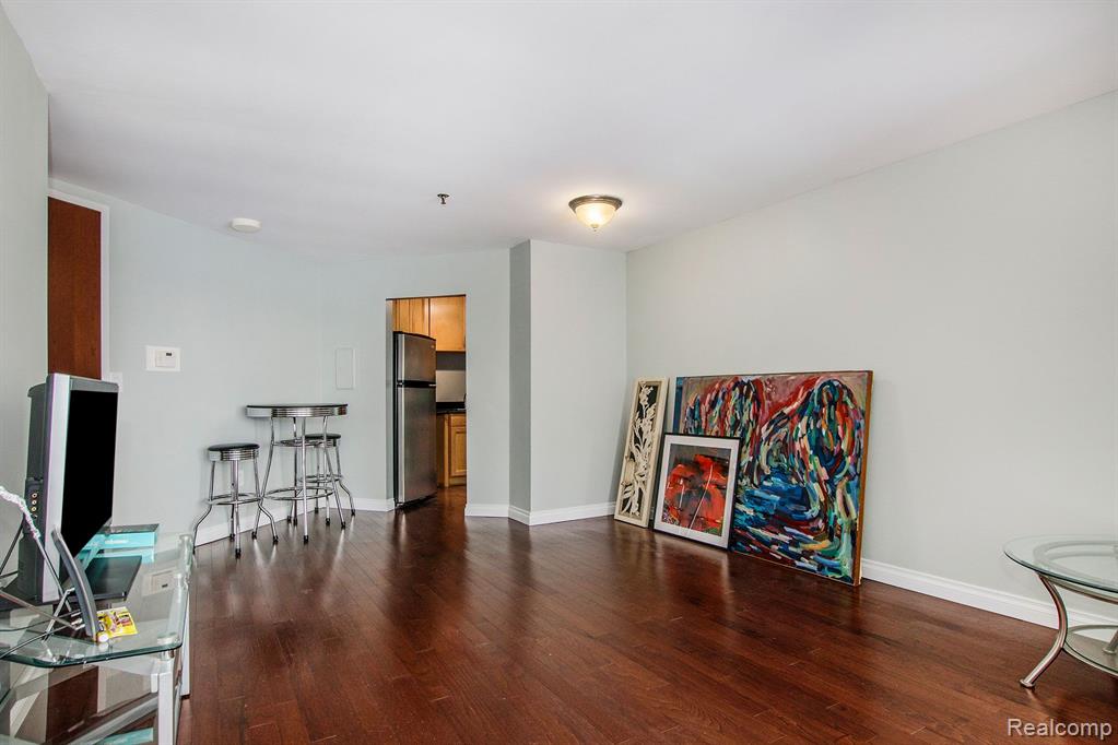 1001 W Jefferson  Unit: 300 / 11G